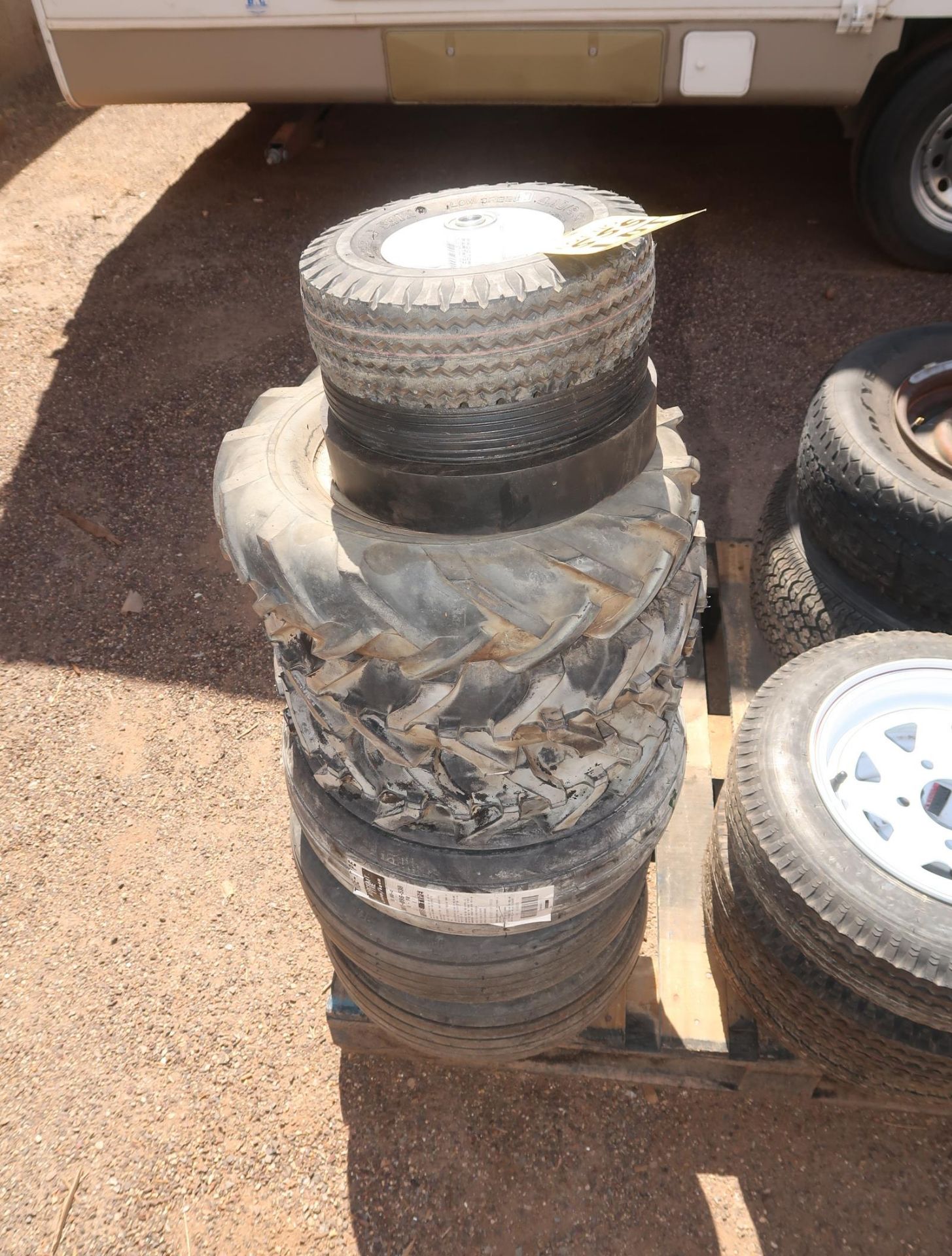 LOT AIRCRAFT TIRES, MISC. MACHINE TIRES