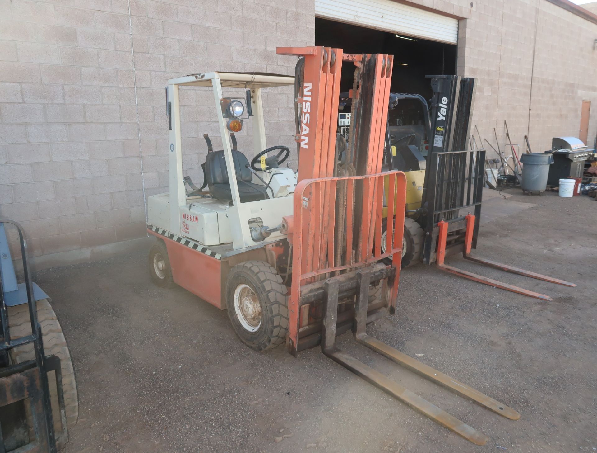 NISSAN 5000# PROPANE FORKLIFT, SN. KPH028900646, TRI-MAST, SIDE-SHIFT, PNEUMATIC TIRE, 3977HRS. - Image 3 of 5