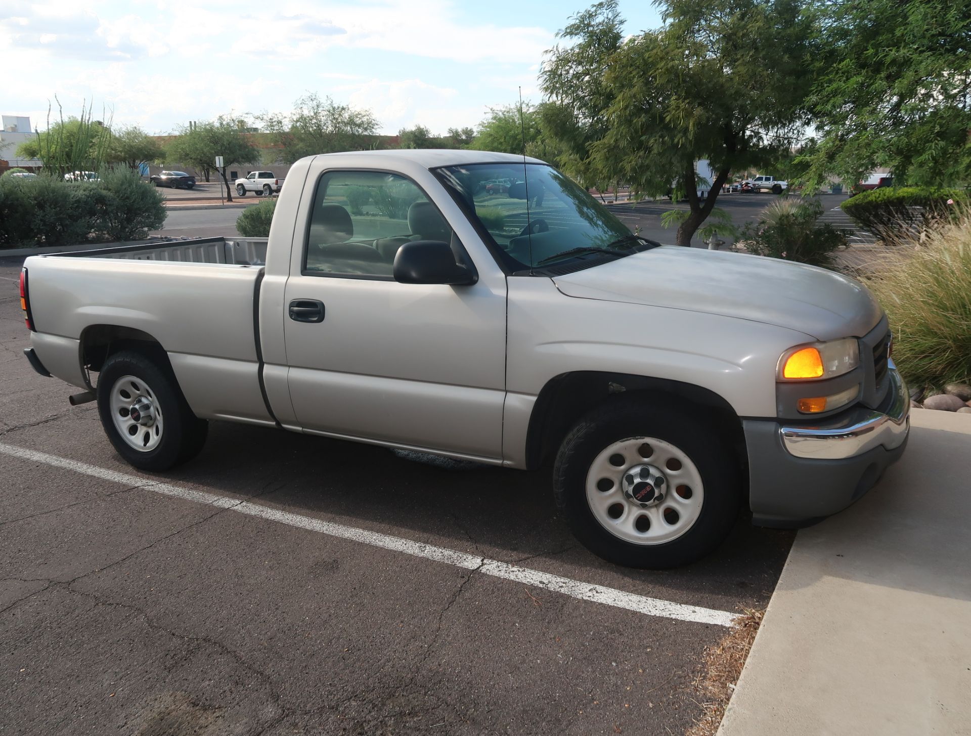 2005 GMC TRUCK, STANDARD CAB, MILES 239864, VIN. 1GTEC14X85Z345127