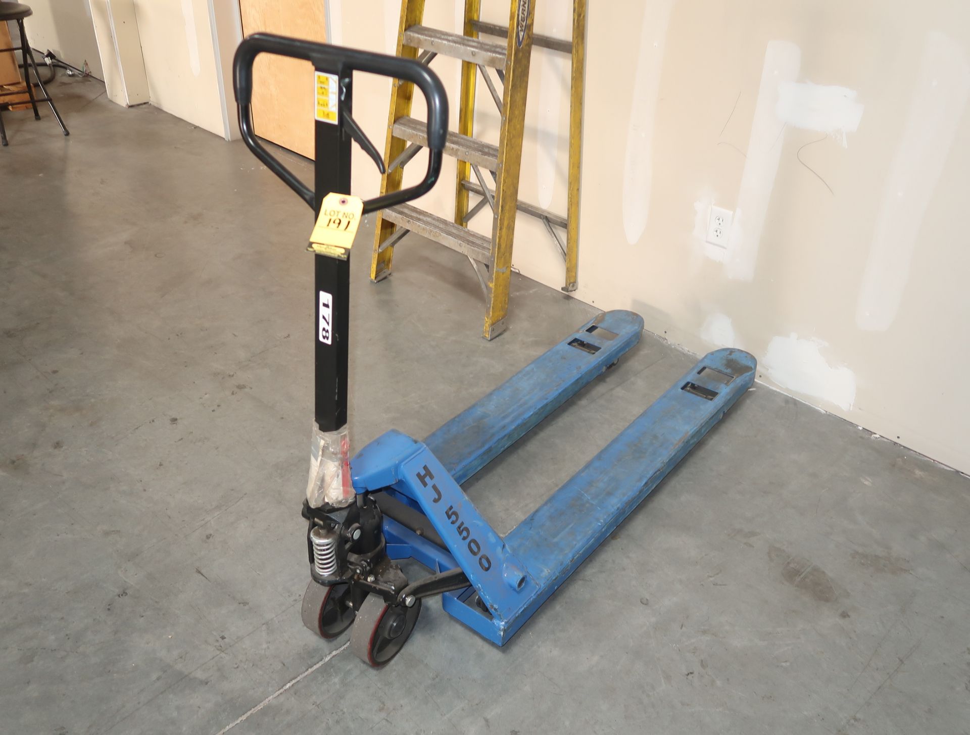 PALLET JACK 5500LB CAPACITY