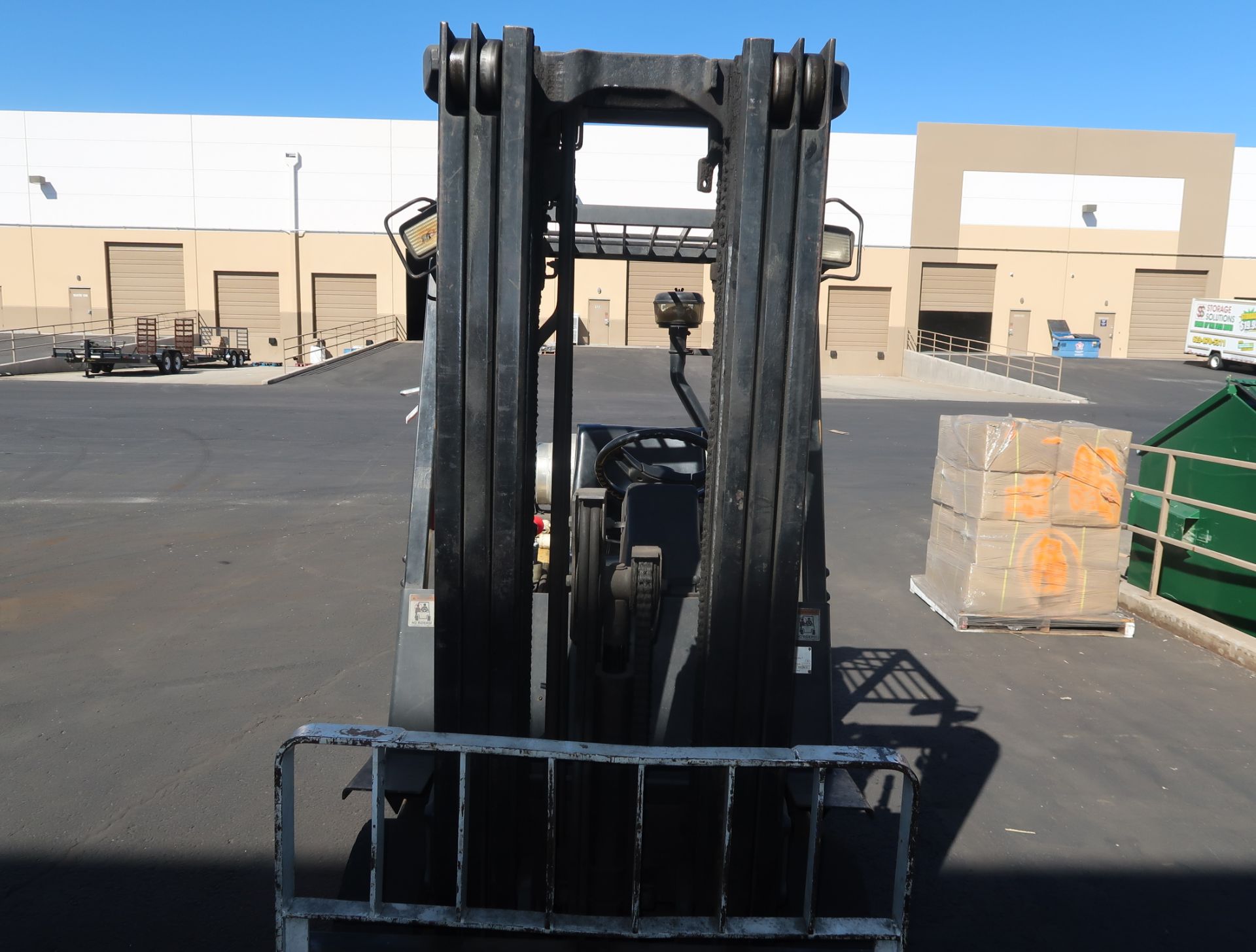 YALE 5000LB PROPANE FORKLIFT, TRIMAST, SIDESHIFT, 6' FORKS, CUSHION TIRES, 15,691HRS - Image 4 of 7