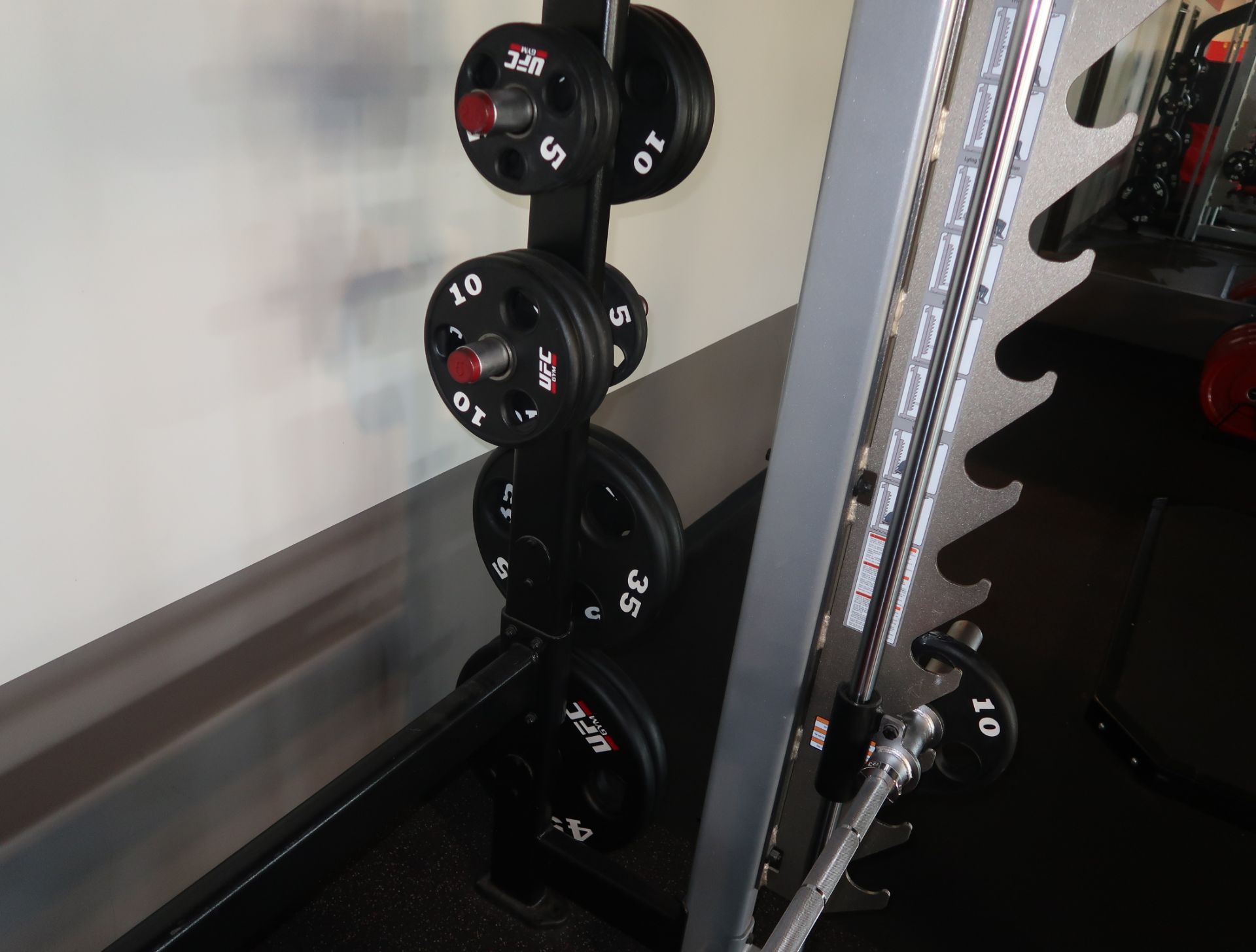 STAR TRAC SMITH MACHINE/POWER RACK W/BAR & PLATES, (4) 45#, (5) 35#, (3) 25#, (18) 10#, (4) 5# - Image 5 of 5