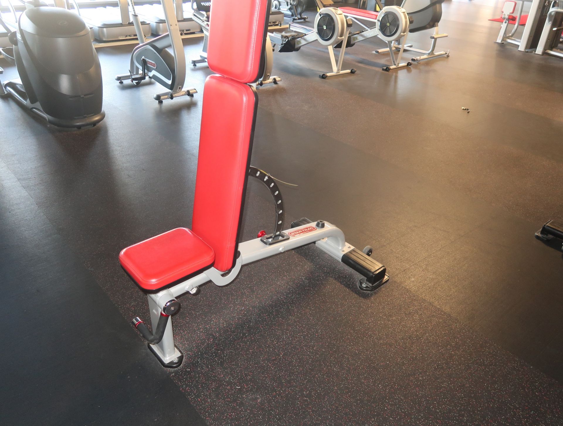 STAR TRAC ADJUSTABLE BENCH