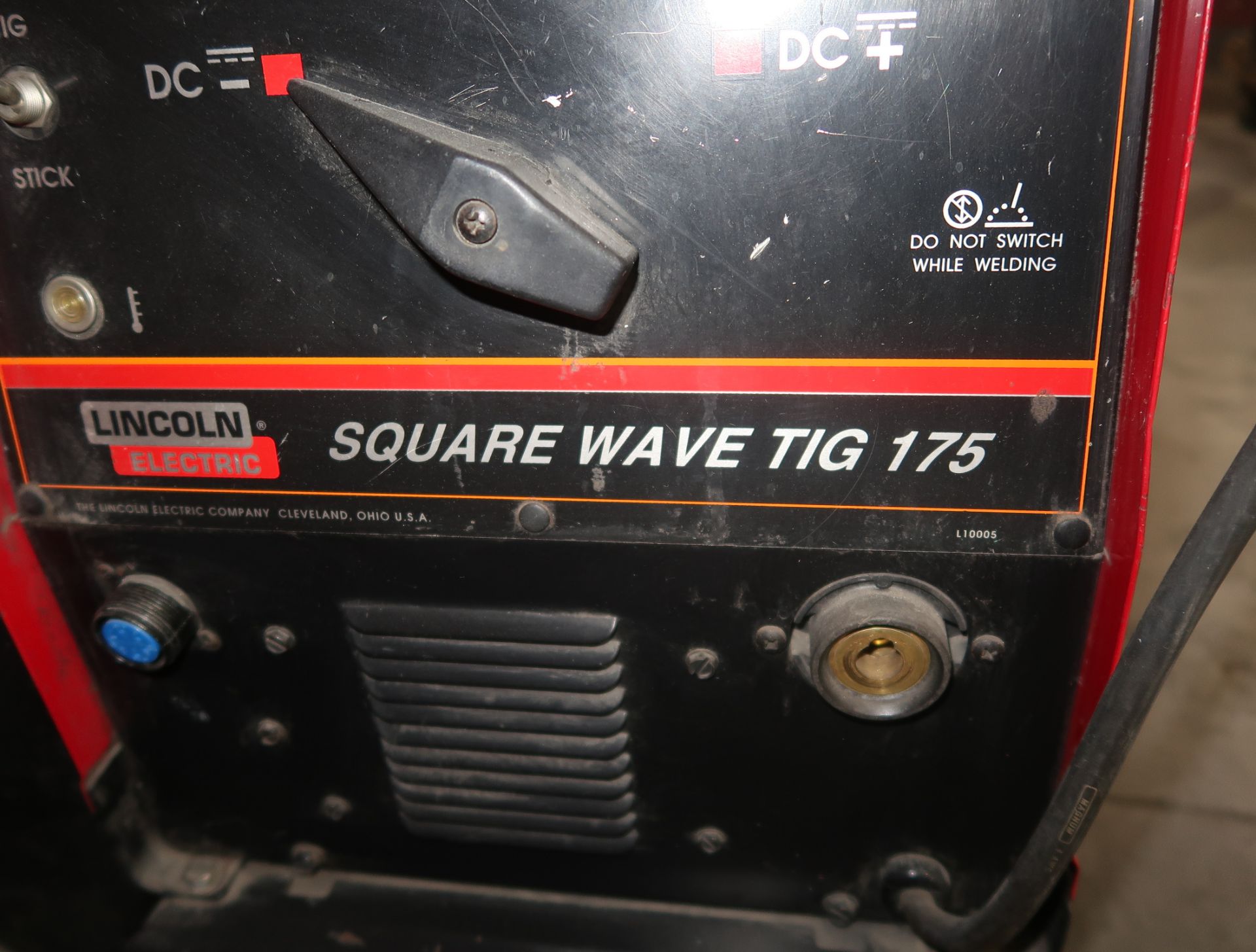 LINCOLN SQUARE WAVE TIG 175 SN. 103E7-U1990326252 - Image 2 of 3