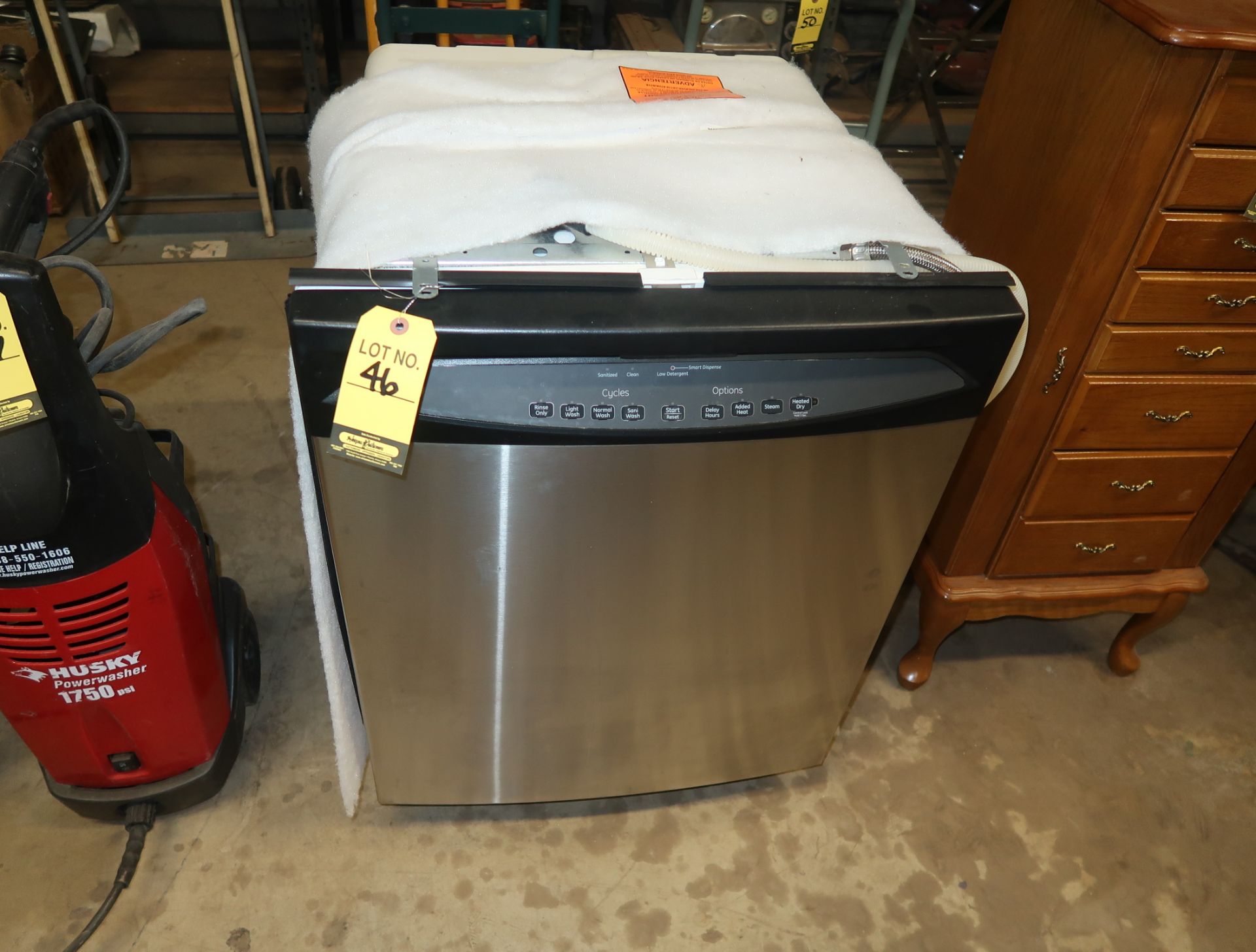 GE DISHWASHER 2'X2'X2.5'