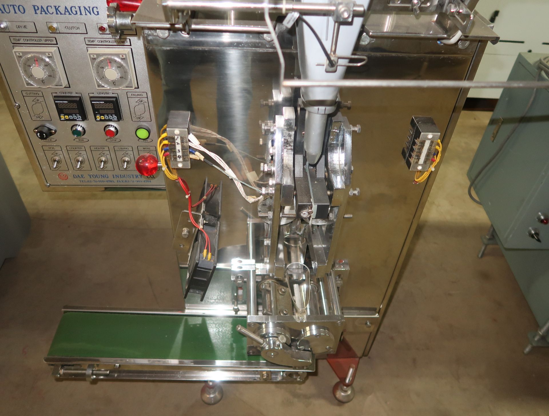 DEE YOUNG INDUSTRY CO AUTO PACKAGING M/C, COFFEE BAGGER/FILLER - Image 3 of 5