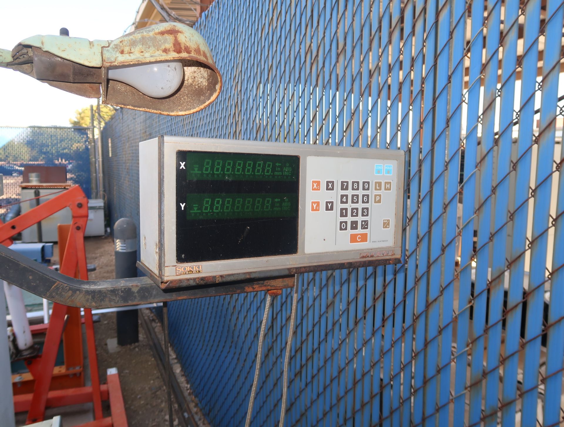 TREE VERTICAL MILLING MACHINE W/DRO. THIS UNIT IS LOCATED AT CAID ...