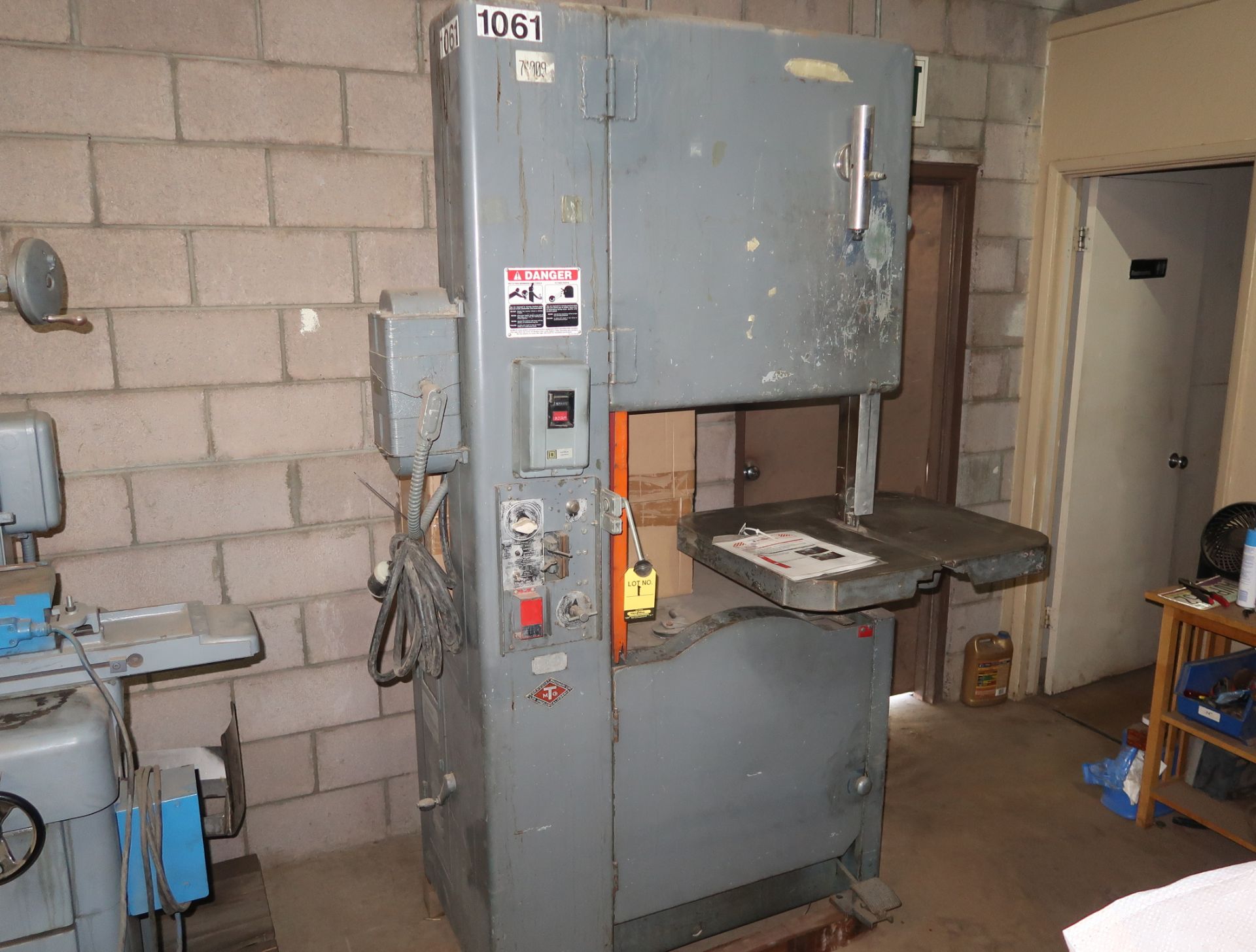 GROB INC. VERTICAL BANDSAW W/BLADE WELDER MDL. N524 SN. 3036