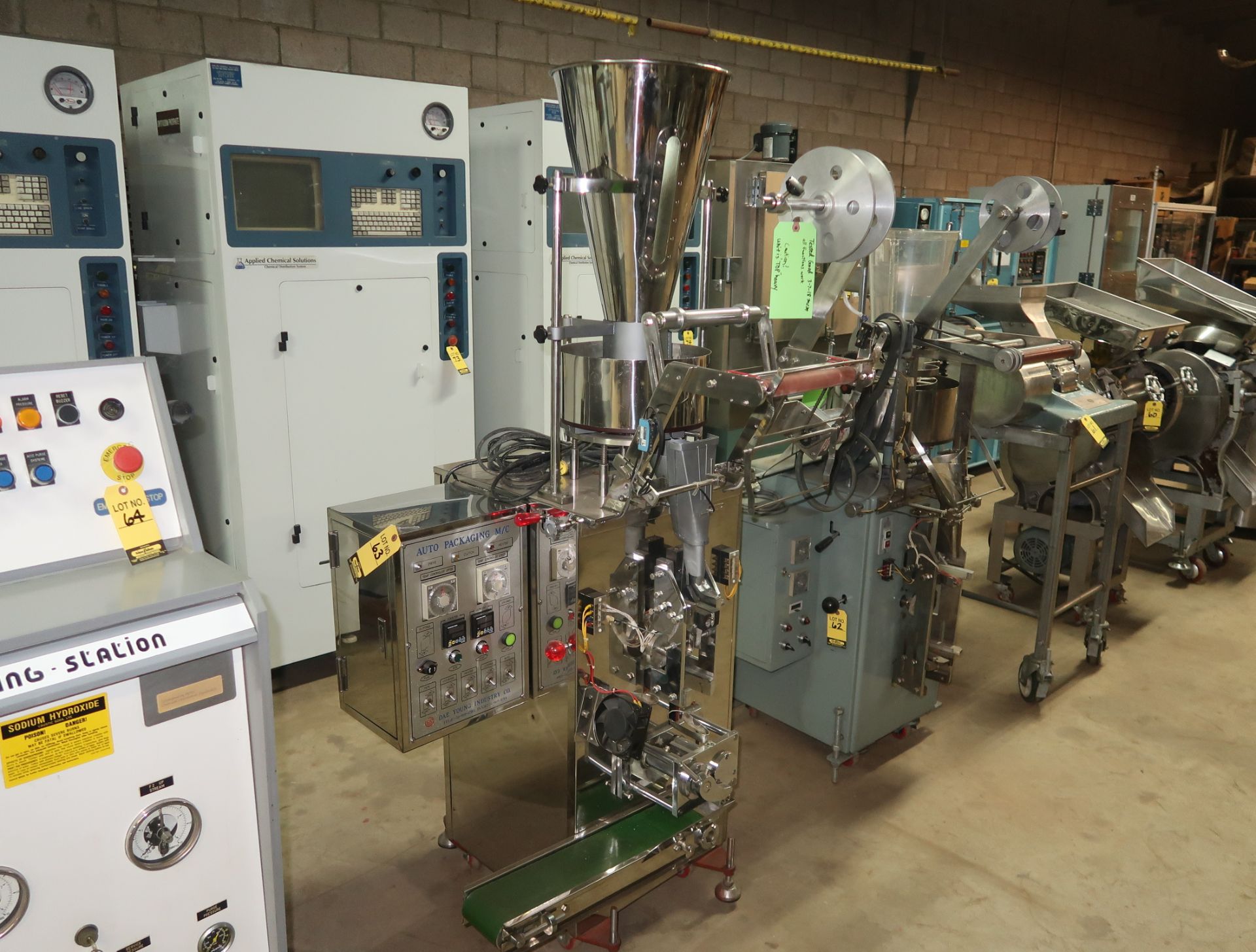 DEE YOUNG INDUSTRY CO AUTO PACKAGING M/C, COFFEE BAGGER/FILLER - Image 5 of 5