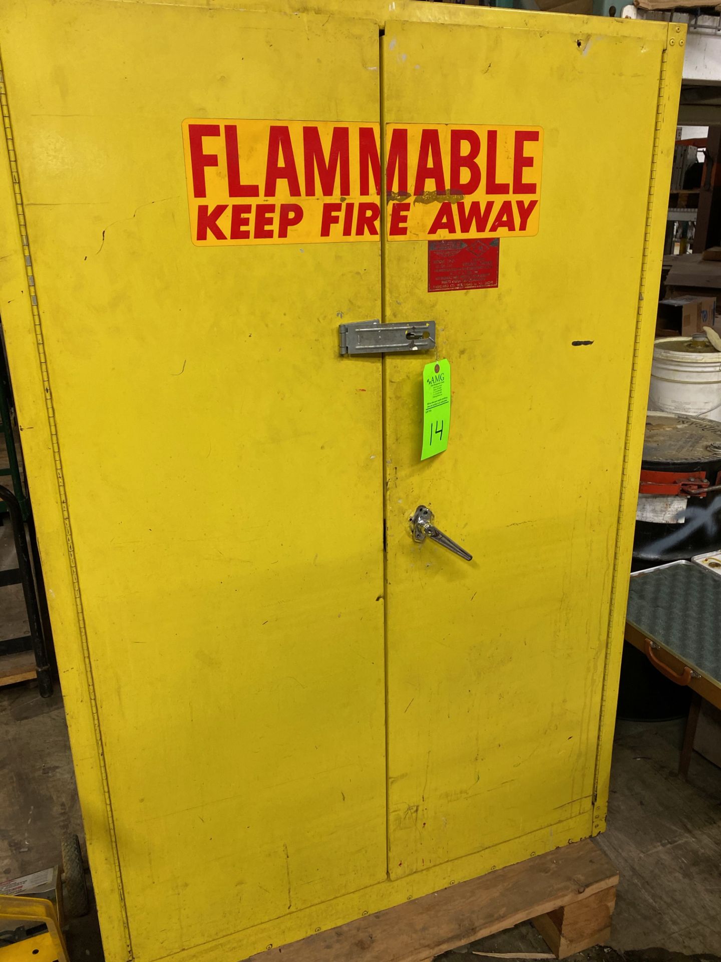 Flammable two door metal safety cabinet