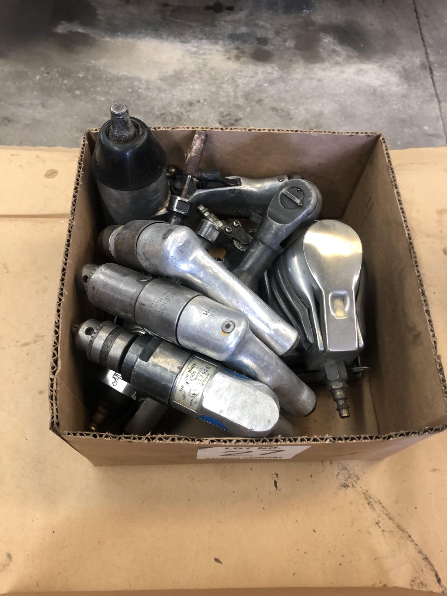 (LOT) PNEUMATIC HAND TOOLS- PALM SANDER, IMPACT GUN, DRILLS, SOCKET WRENCH