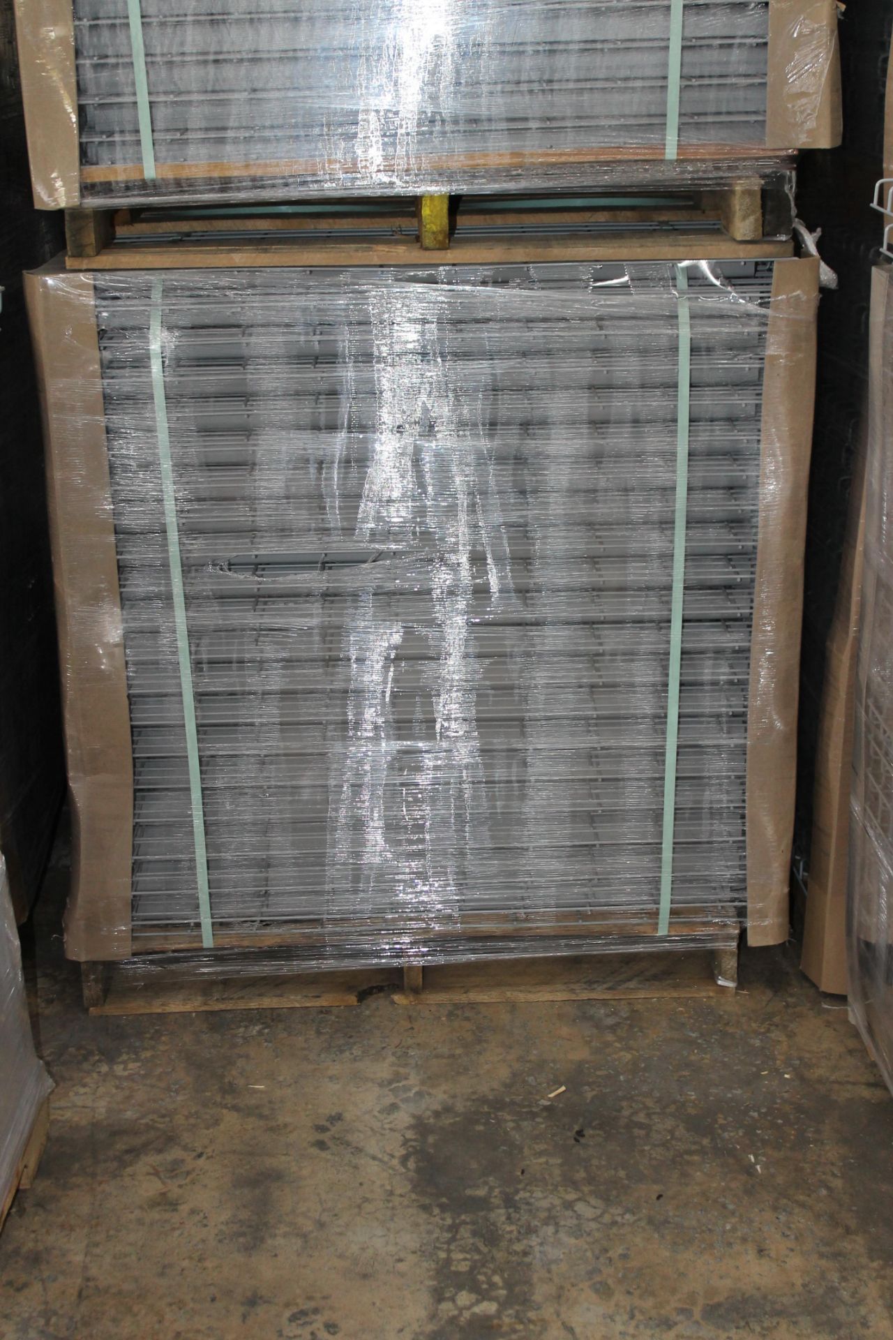 NEW 40 PCS OF STANDRD 42" X 46" WIREDECK - 2200 LBS CAPACITY