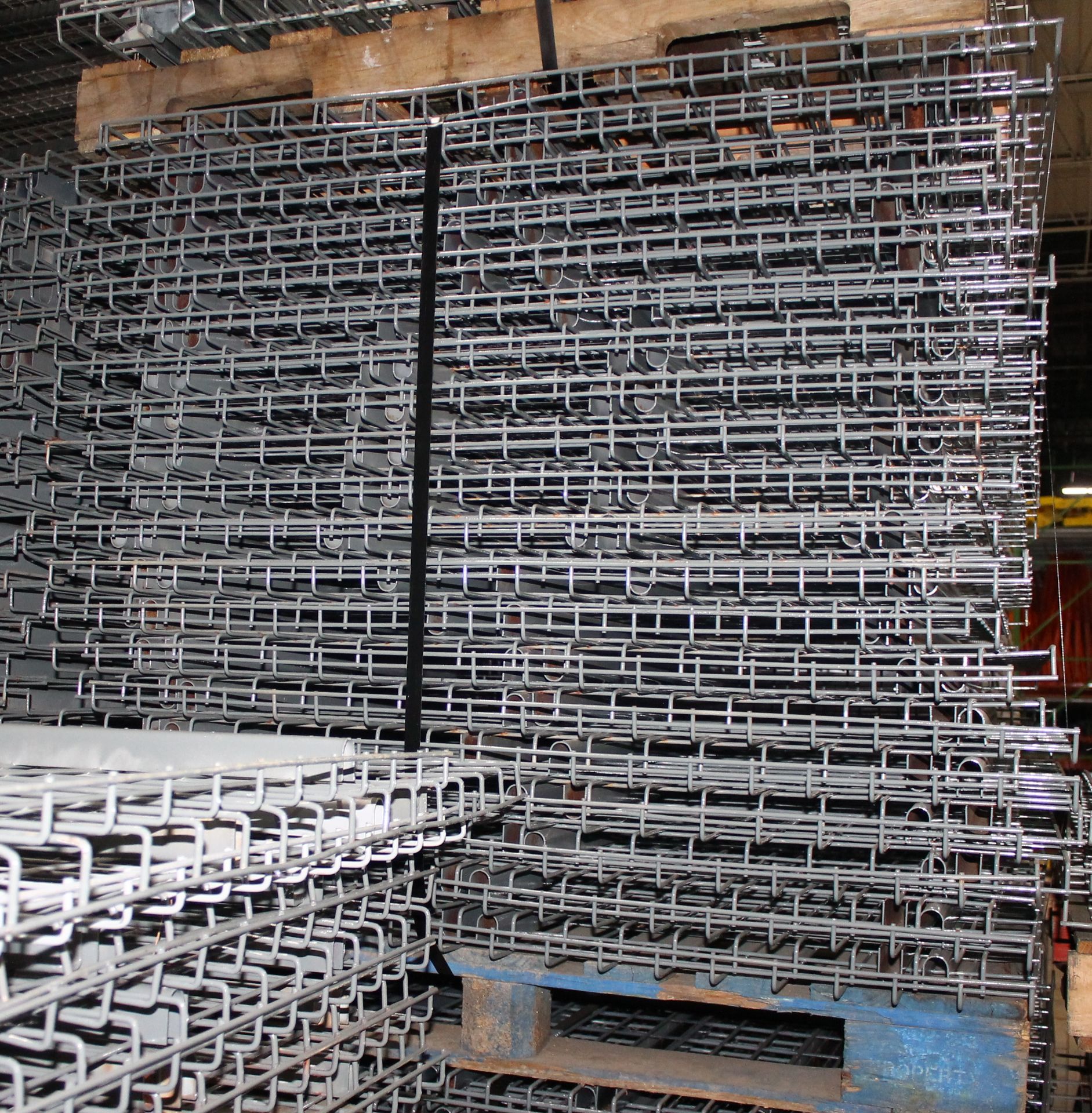 40 PCS OF WIREDECK 42 X 46 STANDARED DOUBLE SIDE WATERFALL - Image 3 of 3