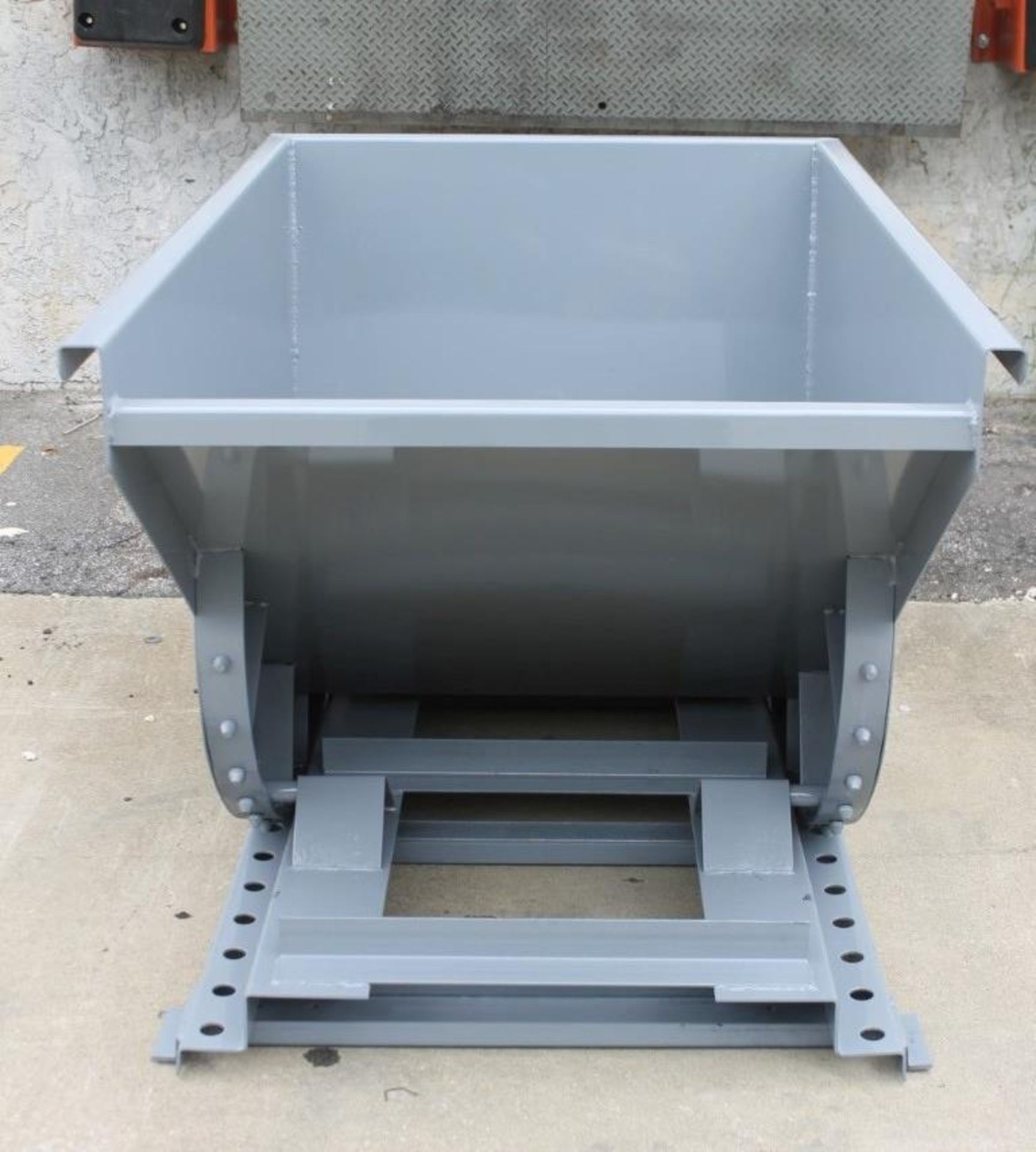 1 CU YARD SELF DUMPING HOPPER (NEW) - Image 4 of 4