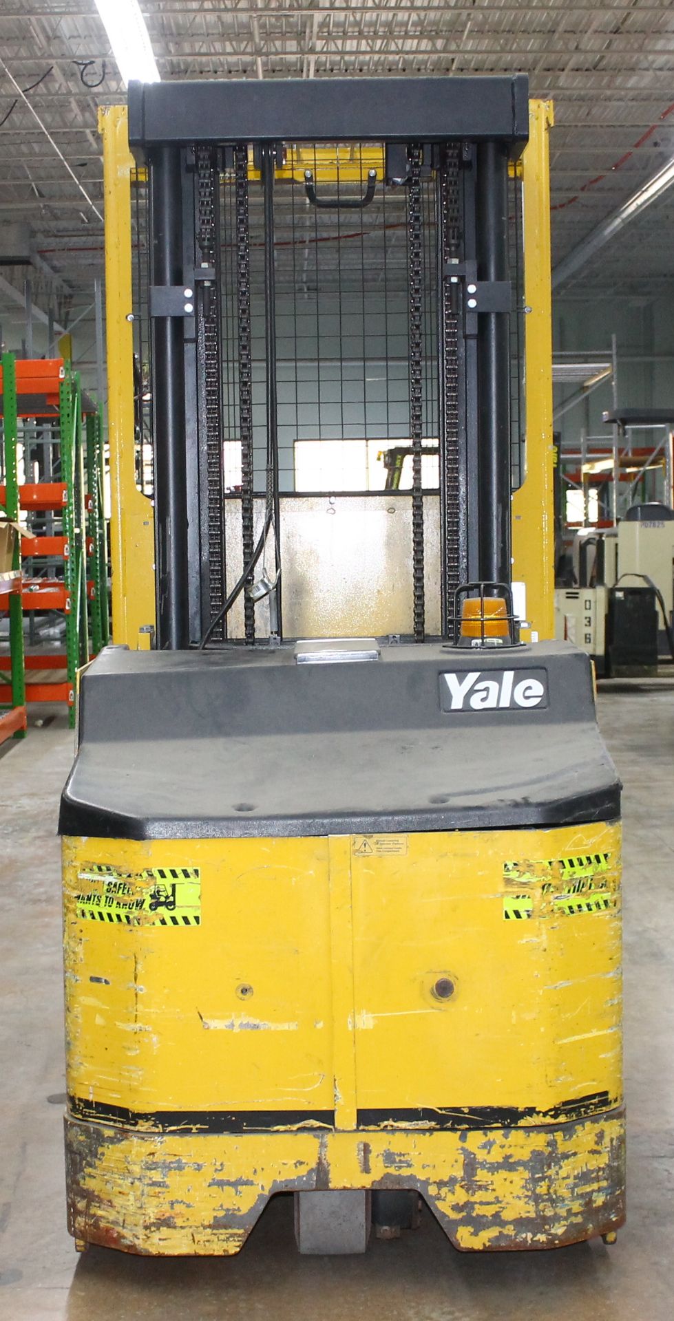 2007 YALE 3000 LBS CAPACITY ORDER PICKER - Image 2 of 4