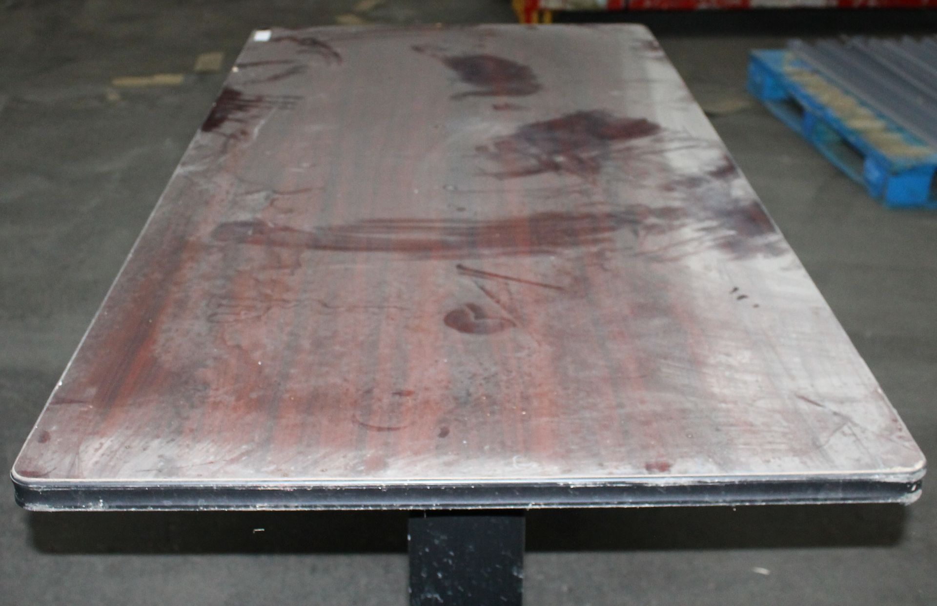 5 FT METAL LEGGED WORKSHOP TABLE WITH WOODEN TOP - Image 3 of 3
