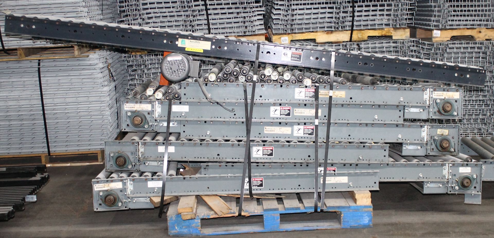 34 FT OF 30"W BUSCHMAN GRAVITY CONVEYOR