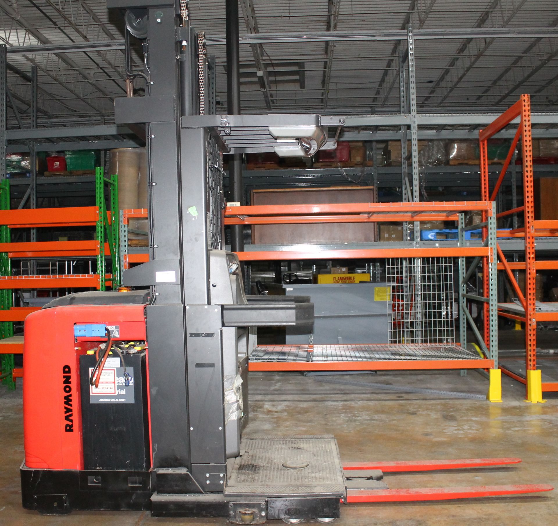 RAYMOND 3000 LBS CAPACITY HIGH-LEVEL ORDER PICKER WITH BATTERY (WATCH VIDEO)