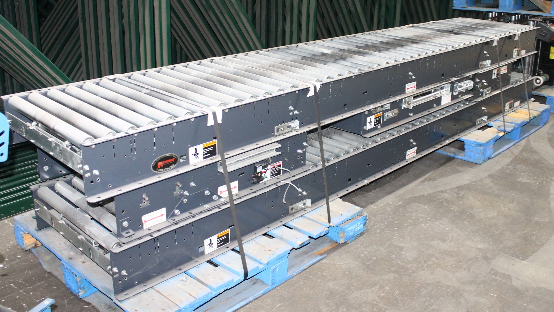 24 FT OF 26"W GRAVITY ROLLER CONVEYOR