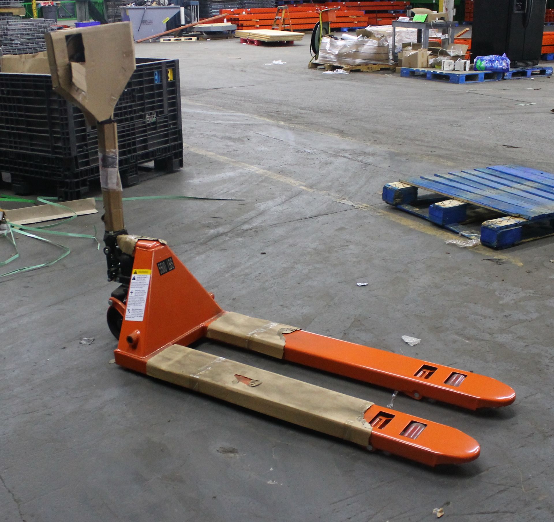 20"W X 48"L BRAND NEW NARROW PALLET JACK - Image 2 of 3