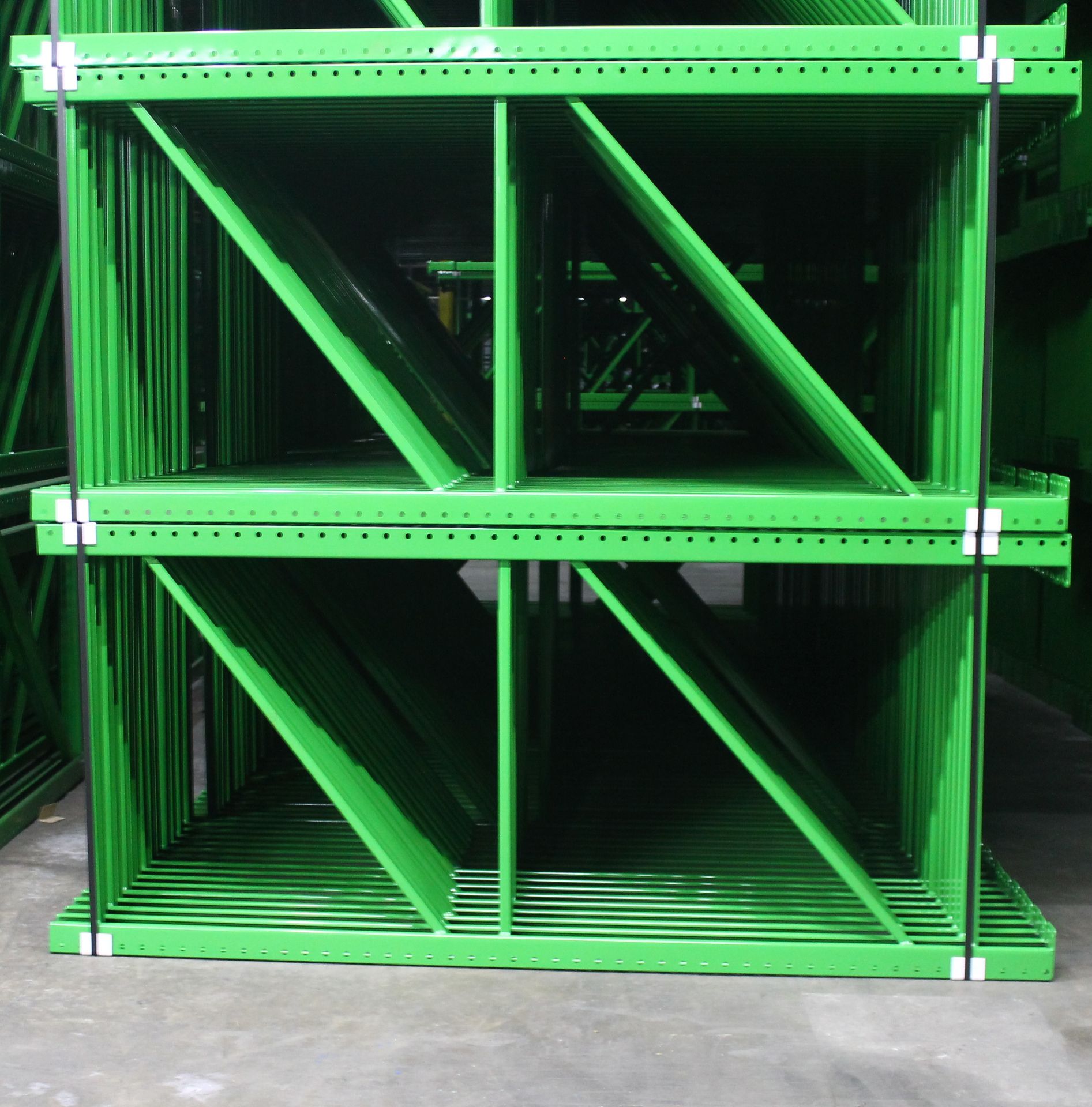 NEW 60 PCS OF TEARDROP UPRIGHT. SIZE 8'H X 42"D, 3"X 3" GREEN - Image 2 of 2