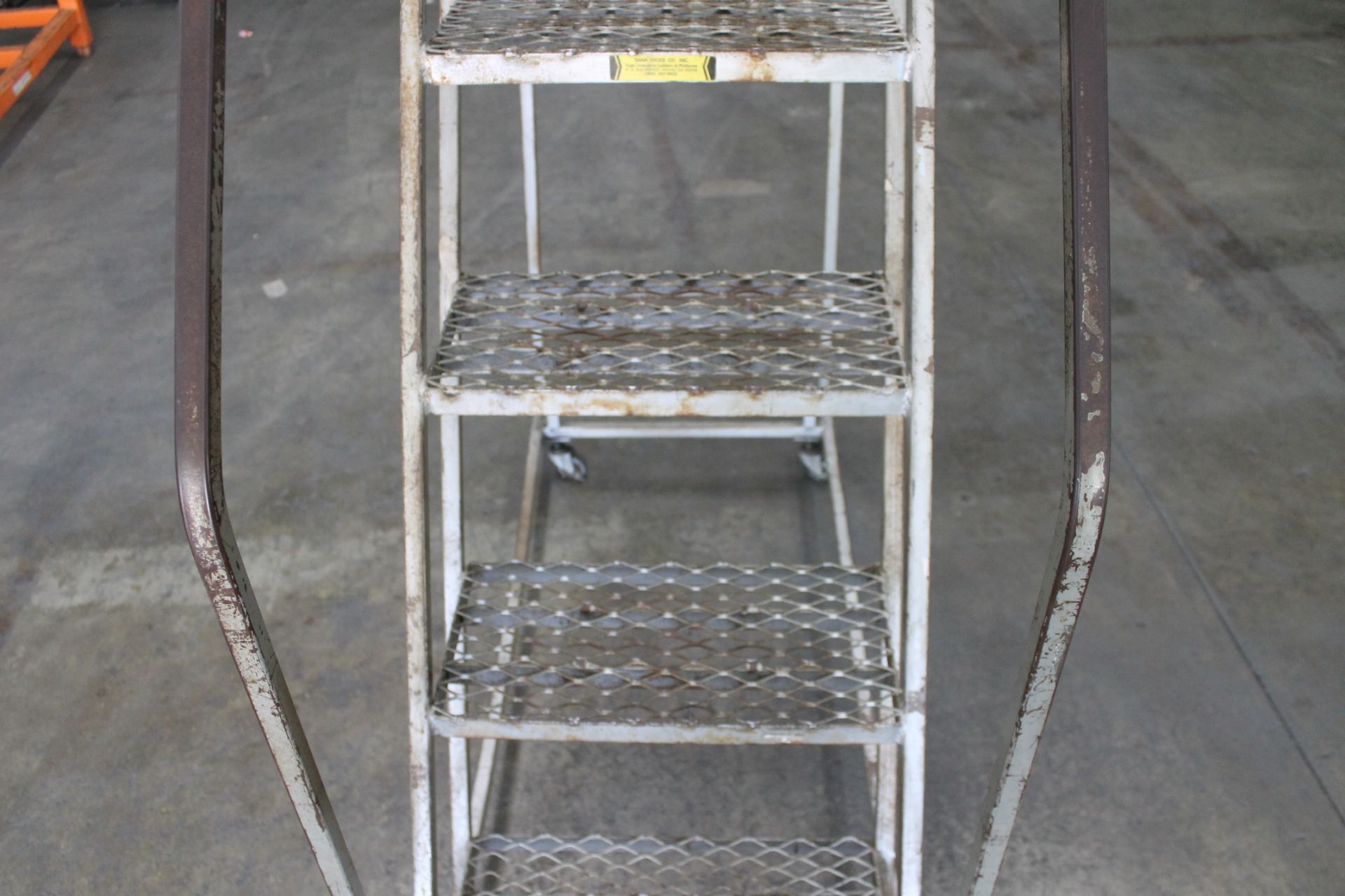 6 STEP ROLLING LADDER - Image 3 of 3