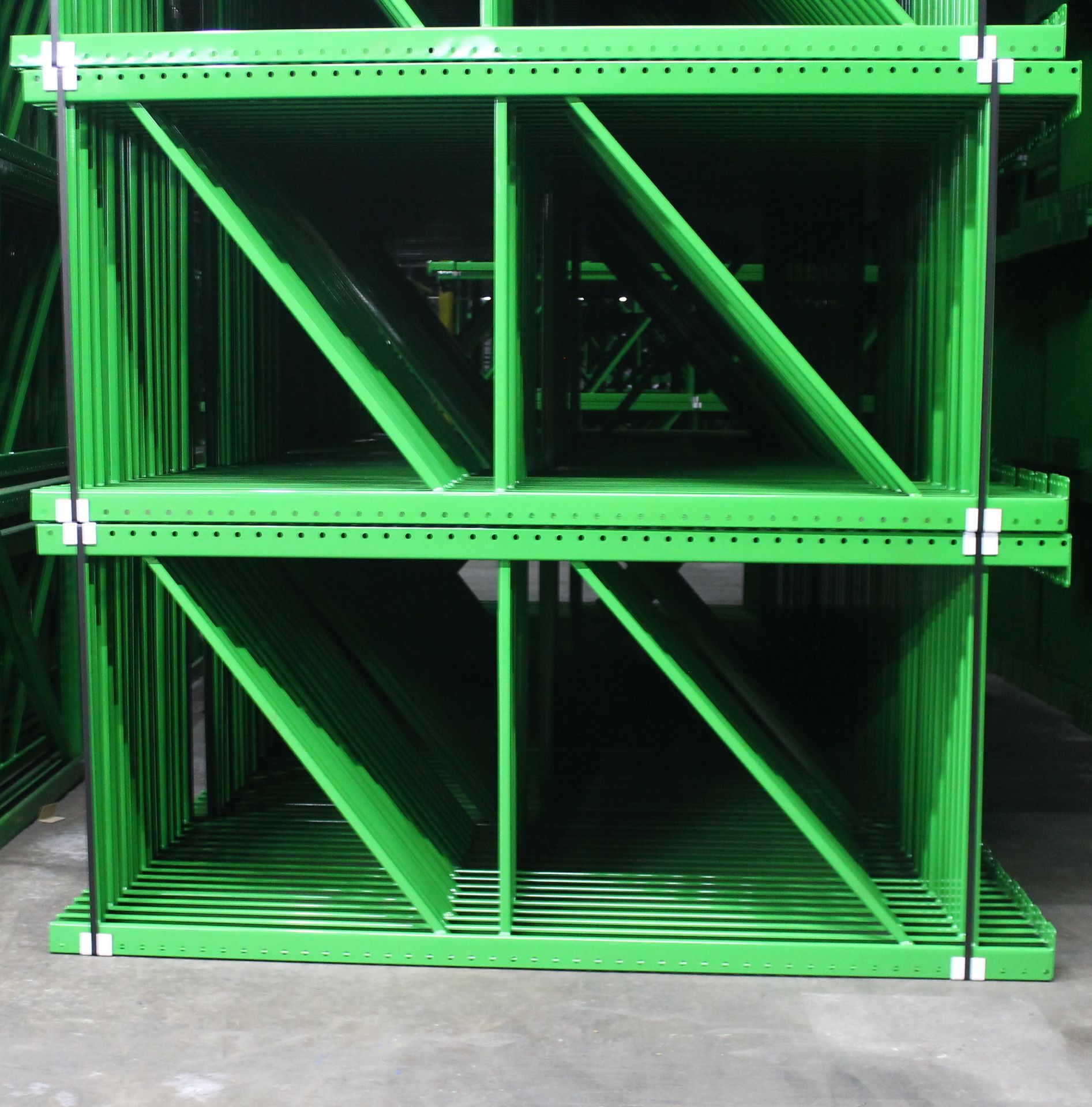 NEW 30 PCS OF TEARDROP UPRIGHT. SIZE 8'H X 42"D, 3"X 3" GREEN - Image 2 of 2