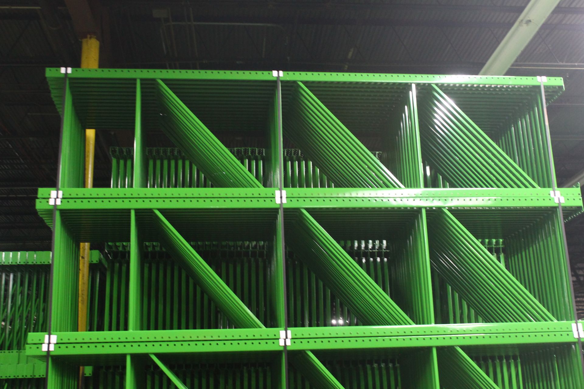 NEW 30 PCS OF TEARDROP UPRIGHT. SIZE 14'H X 42"D, 3"X 3" GREEN