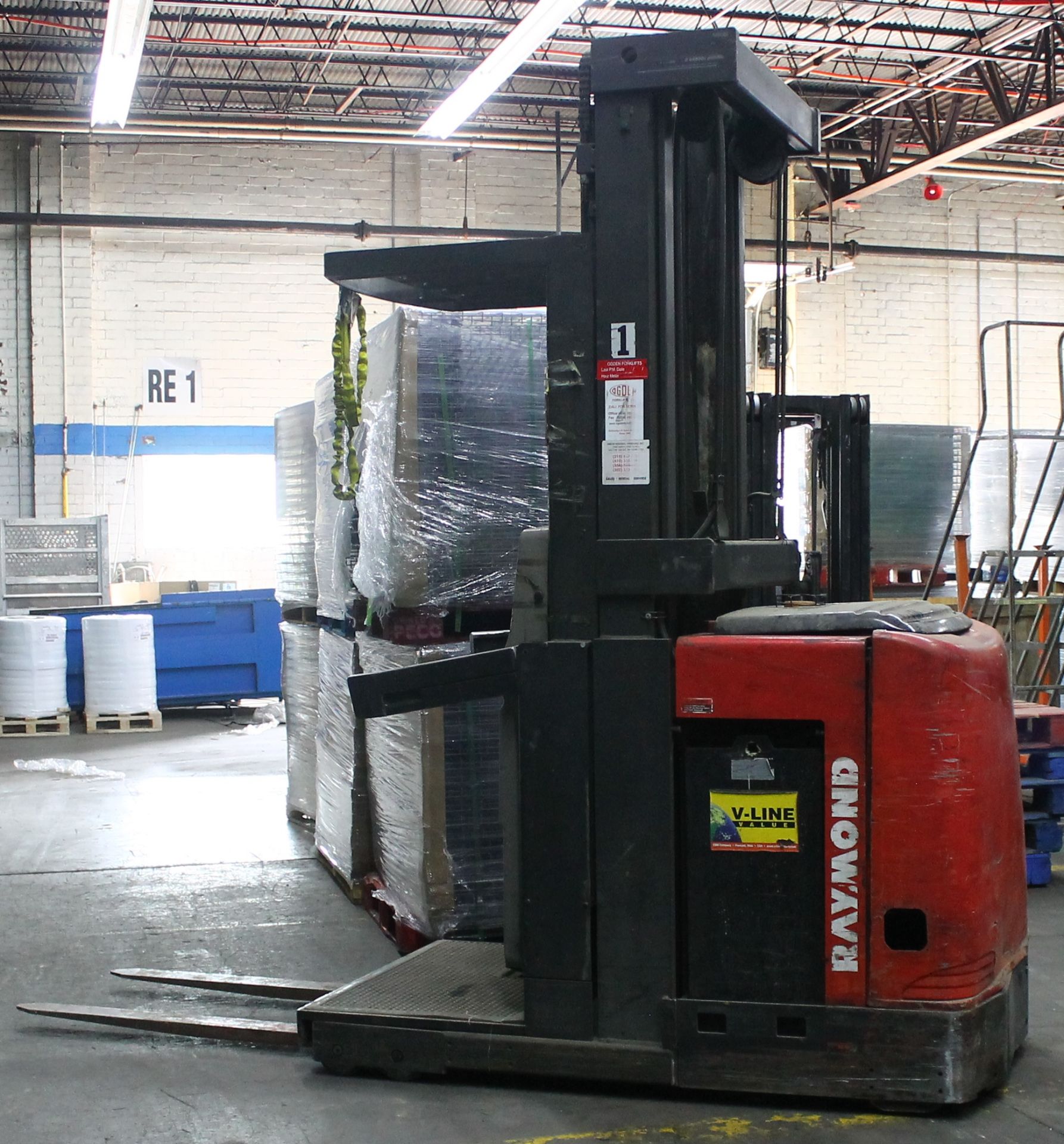 RAYMOND 3000 LBS CAPACITY ORDER PICKER