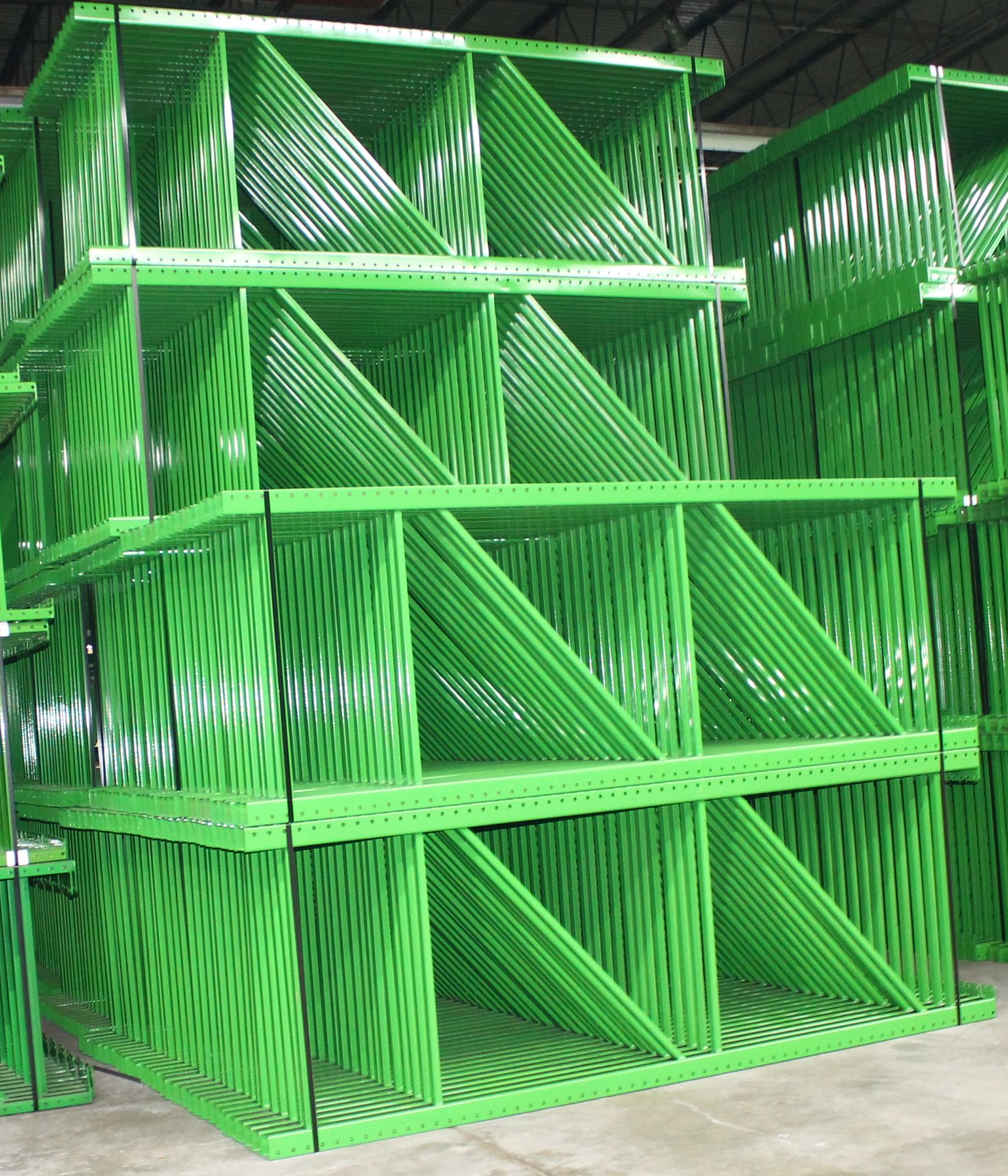 NEW 60 PCS OF TEARDROP UPRIGHT. SIZE 10'H X 42"D, 3"X 3" GREEN