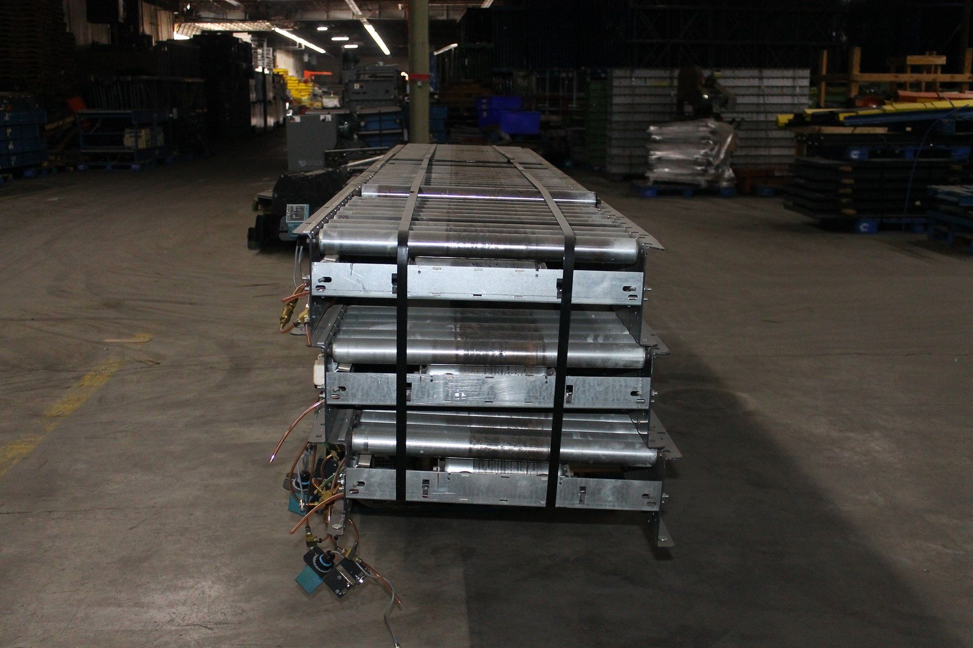 36 FT OF 26"W POWERED CONVEYOR WITH MOTOR - Image 3 of 4