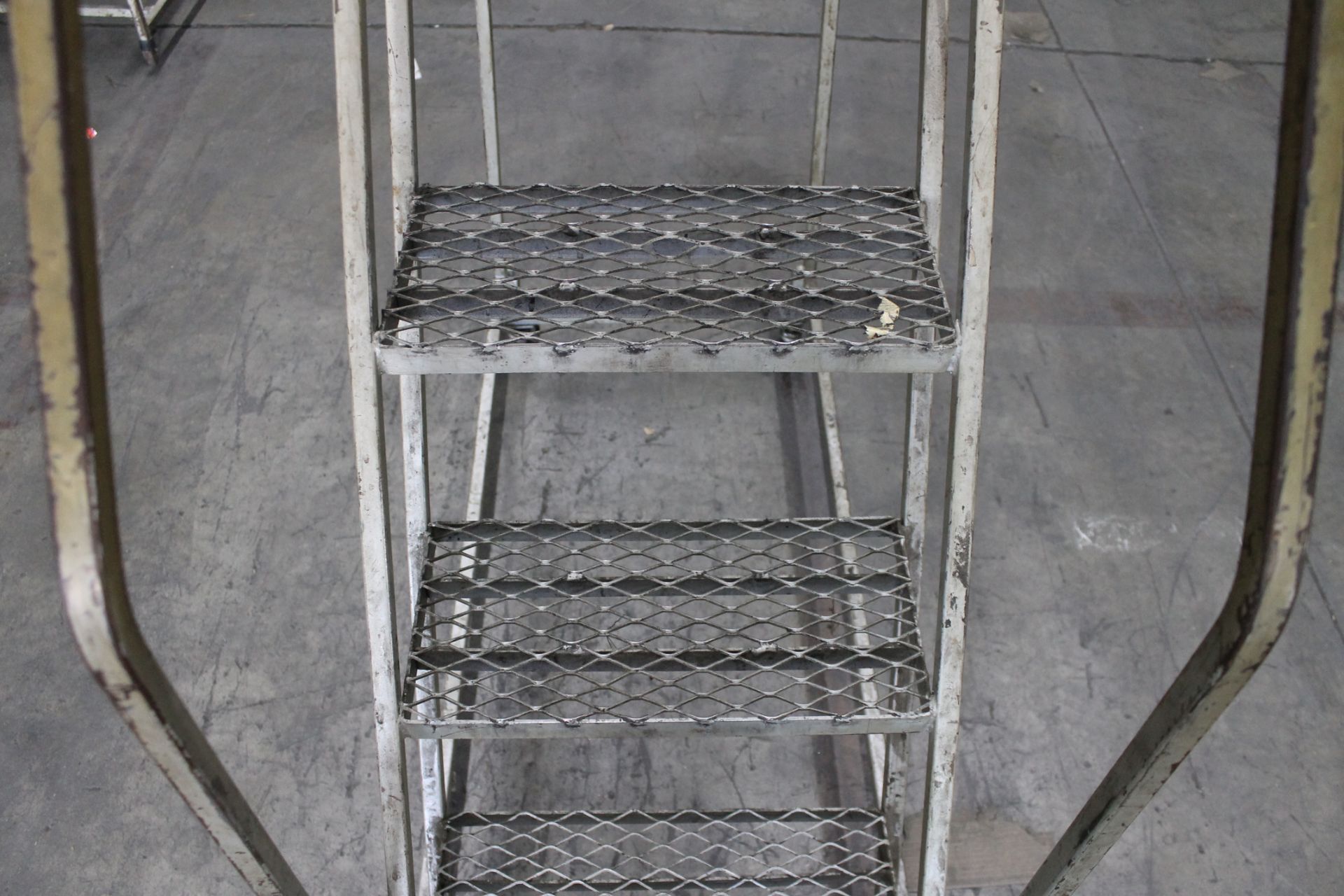 6 STEP ROLLING LADDER - Image 3 of 3