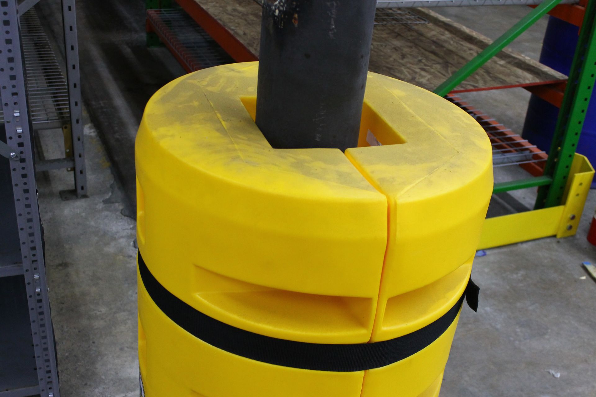 1 PCS NEW POLYTHYLENE WAREHOUSE COLUMN PROTECTOR - Image 3 of 3