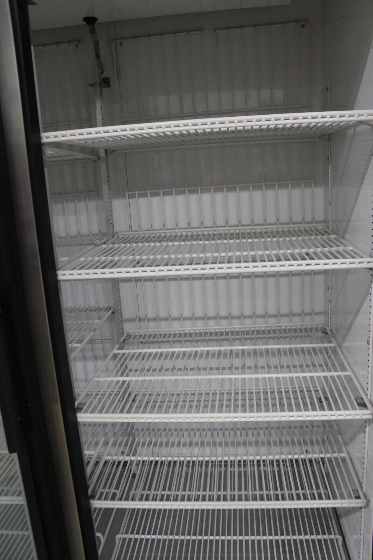 USED SWING DOOR REFRIGERATOR WITH HYDROCARBON REFRIGERANT - Image 4 of 5