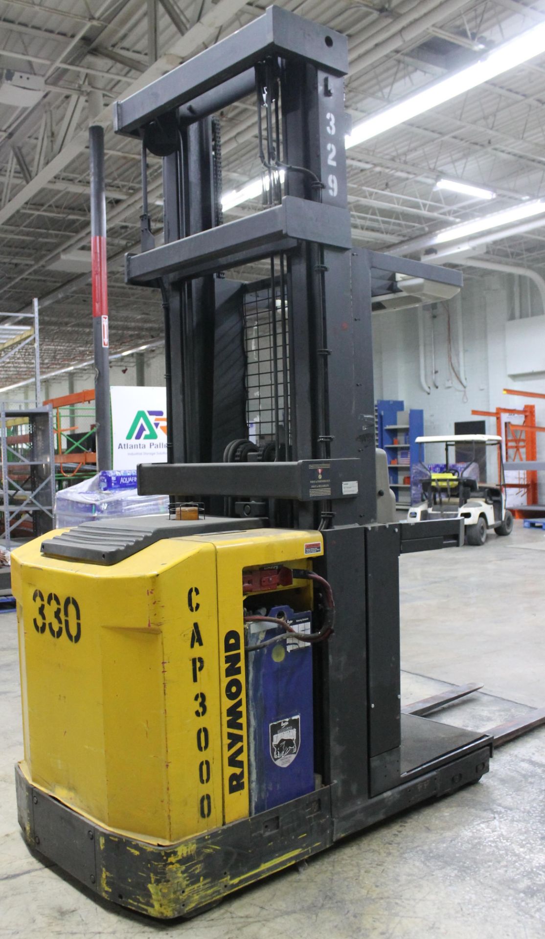 RAYMOND 3000 LBS CAPACITY ORDER PICKER - Image 4 of 4