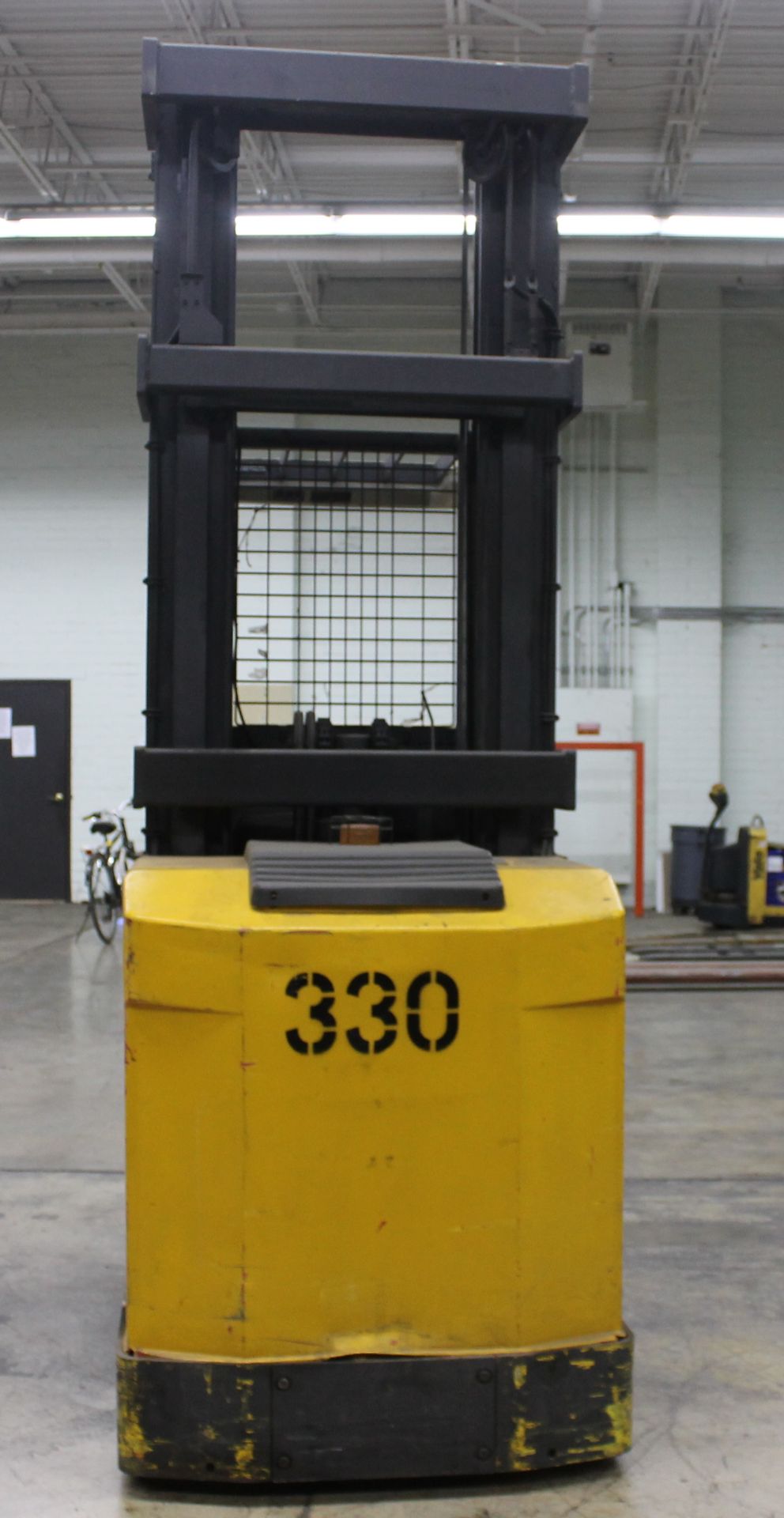 RAYMOND 3000 LBS CAPACITY ORDER PICKER - Image 2 of 4