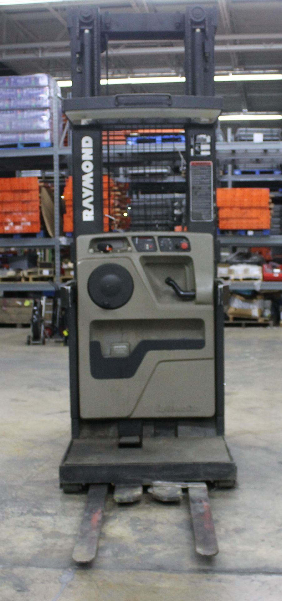 RAYMOND 3000 LBS CAPACITY ORDER PICKER - Image 3 of 4