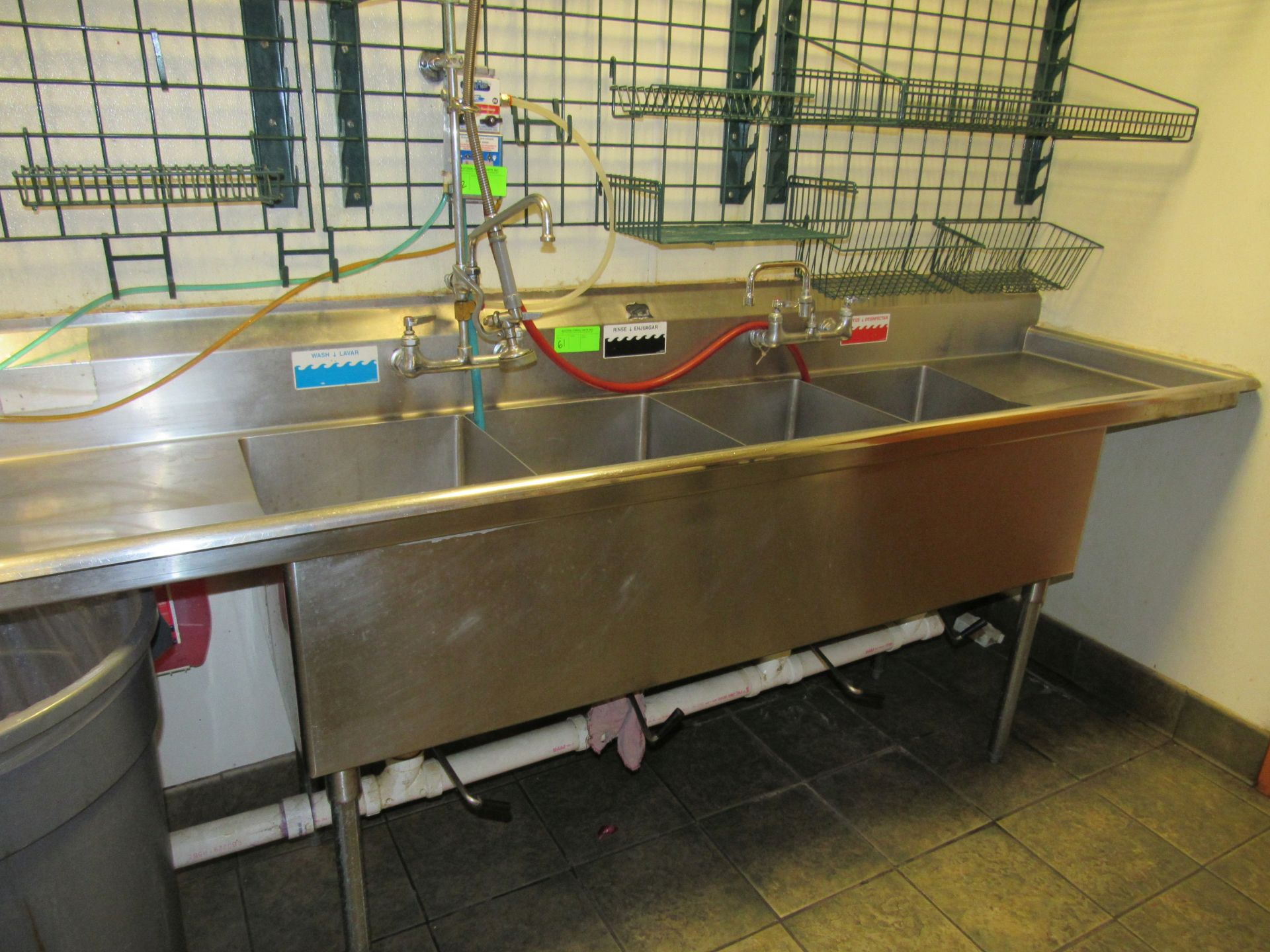 3 compartment sink with right and left drain board, drain levers, and over spray 100x26x38