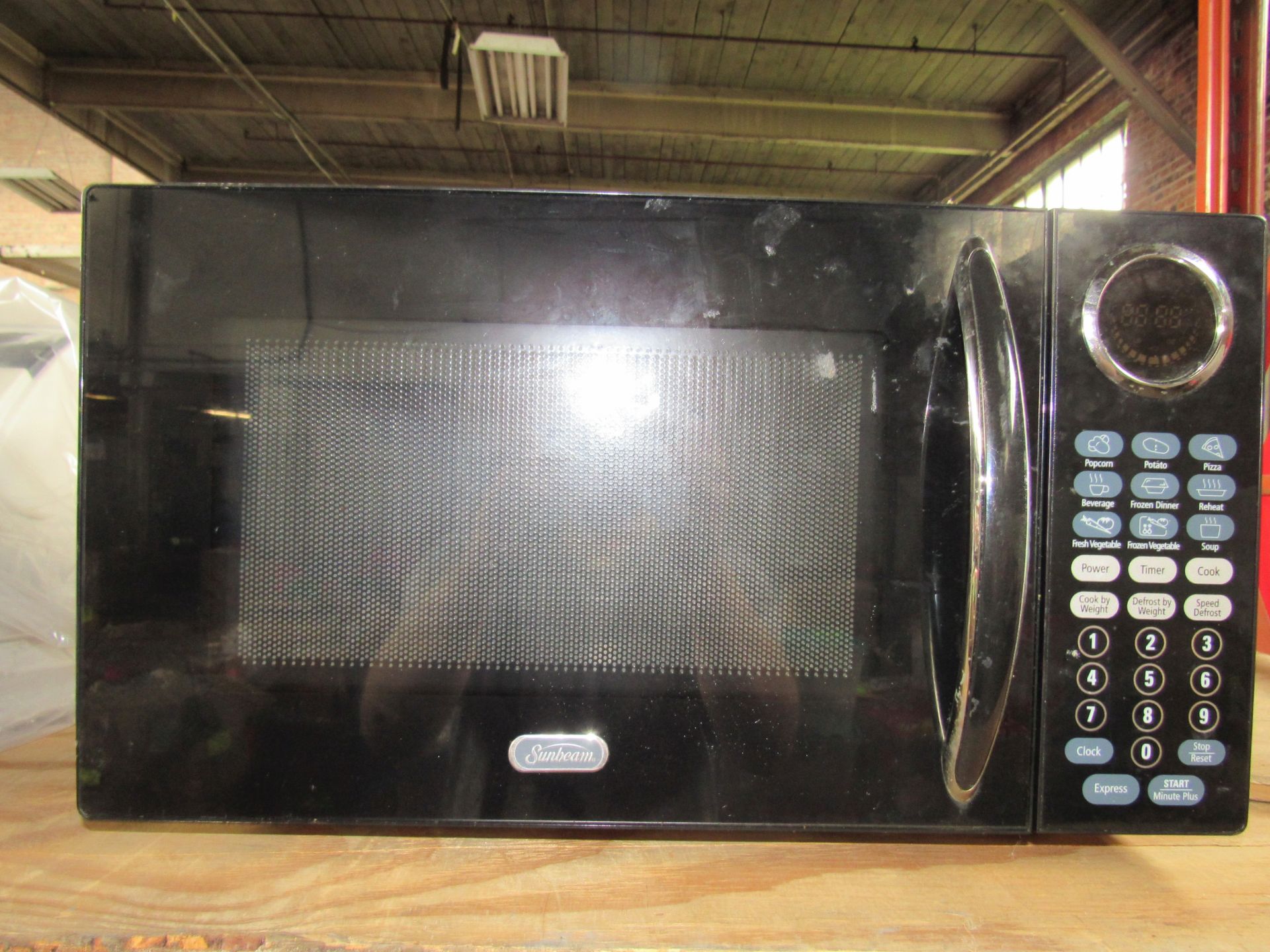 Sunbeam microwave, model SGB8901, 1350 watts