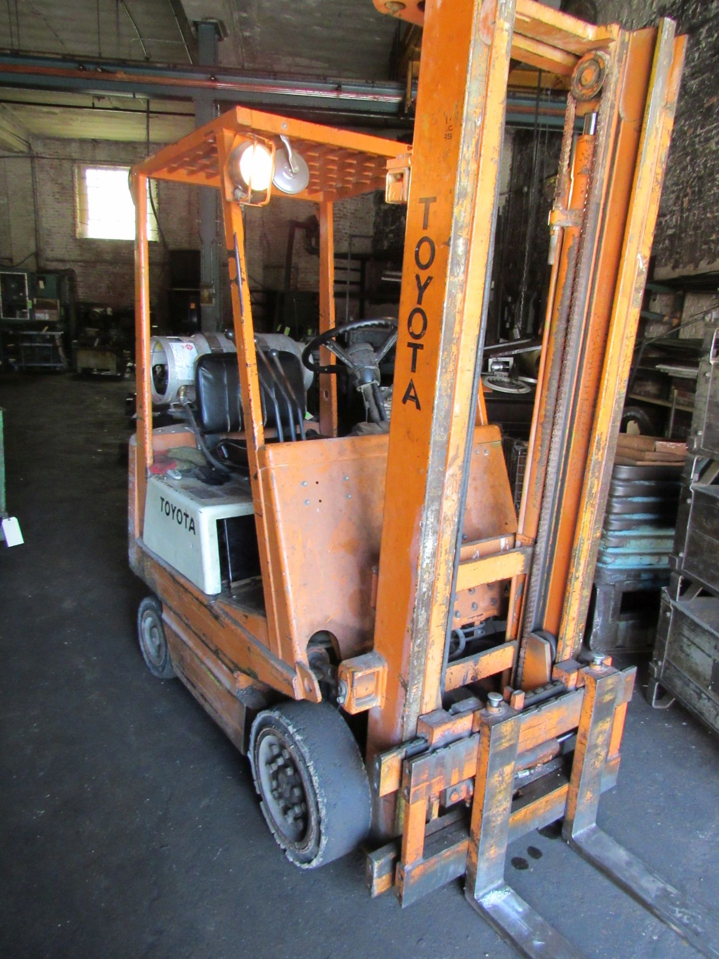 Toyota LP side shifter forklift, 659 operating hours, model 42-3FGC15, serial #16879