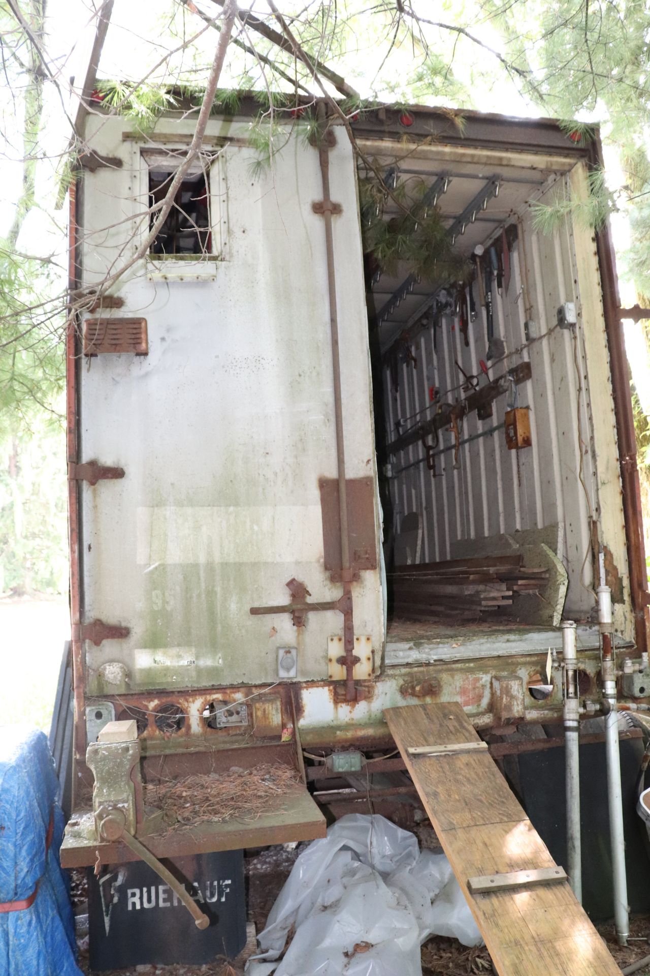 Salvage trailer and contents, 30' - Image 5 of 17
