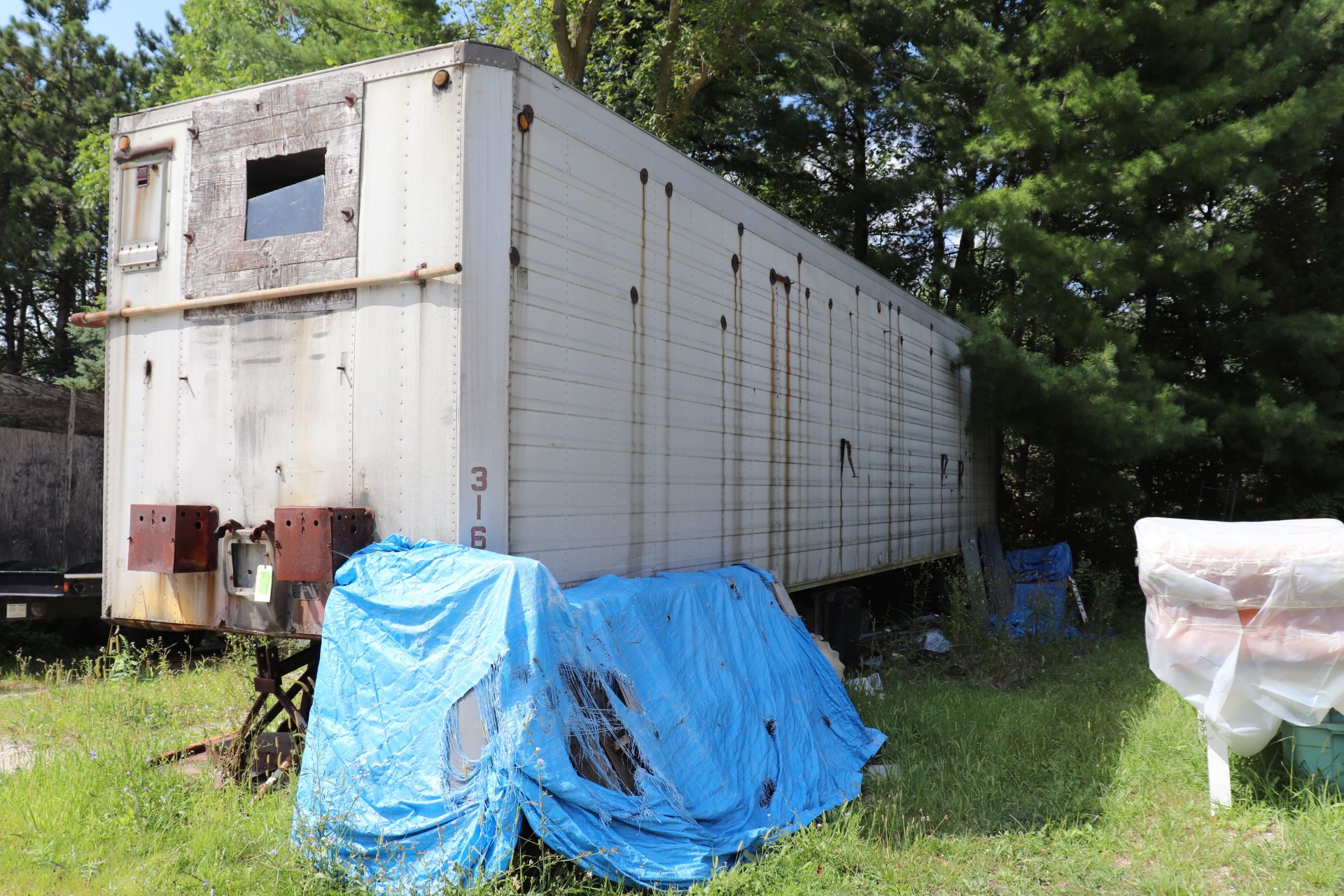 Salvage trailer and contents, 30'