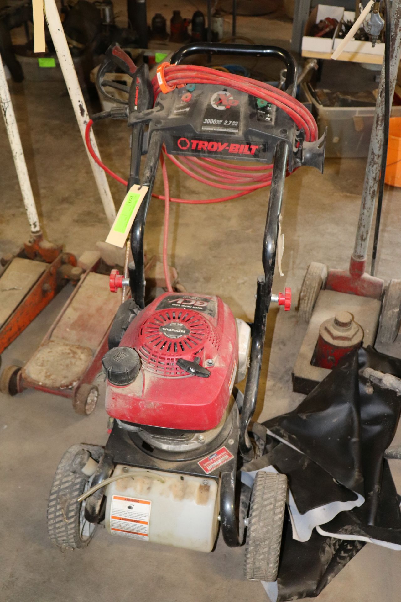 Troy-Bilt pressure washer, 3000 maximum psi, 2.7 max GPM