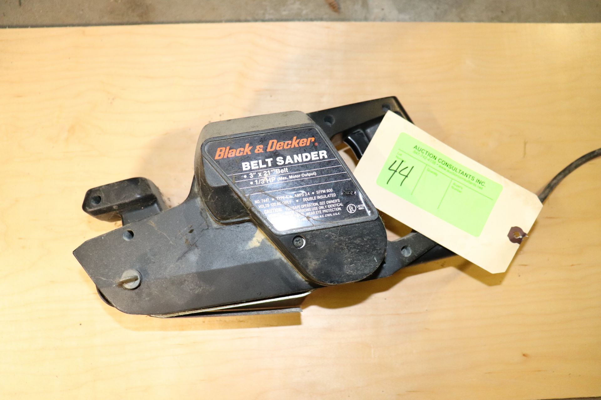 Black & Decker belt sander, 3" x 21", 1/3 hp