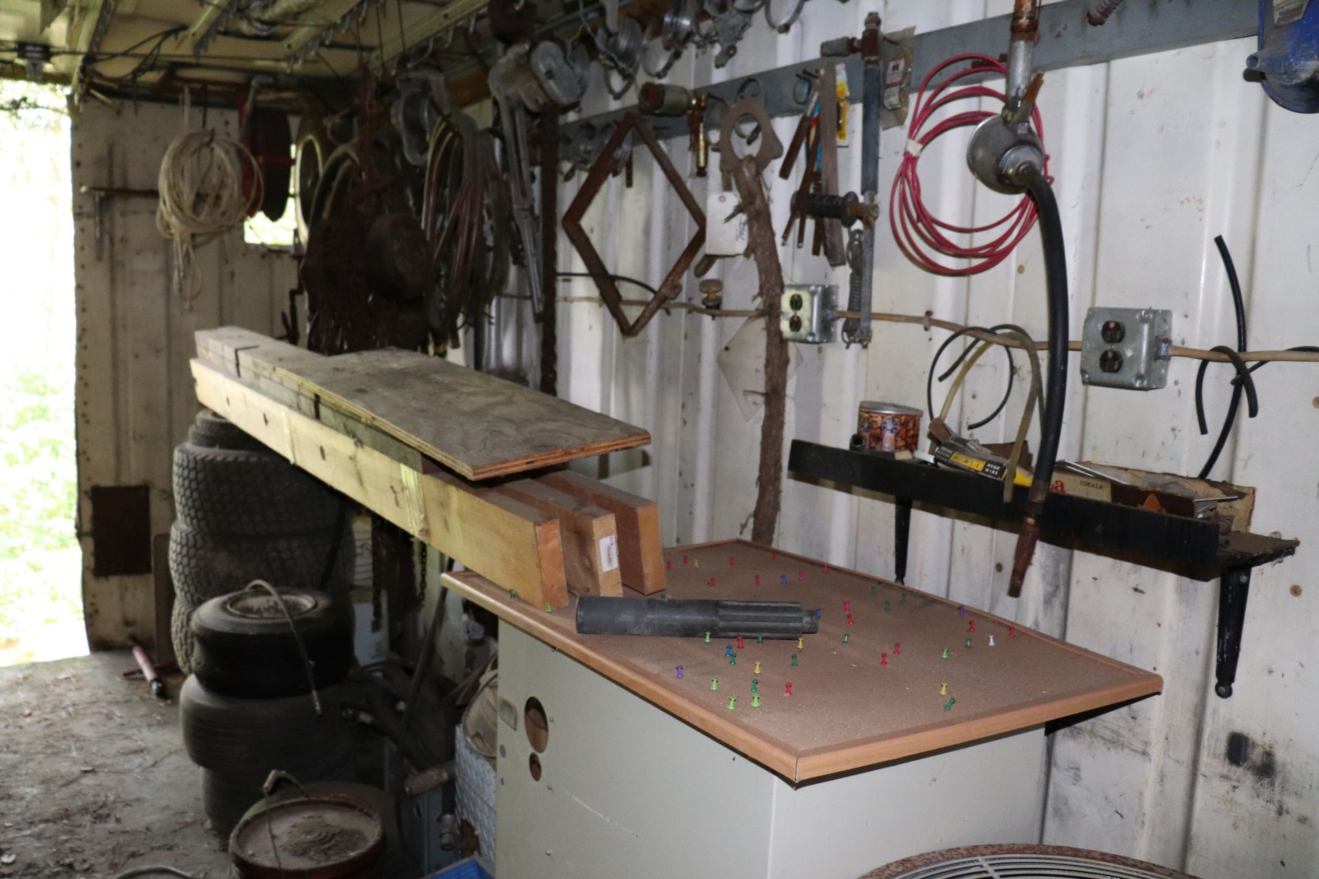 Salvage trailer and contents, 30' - Image 14 of 17