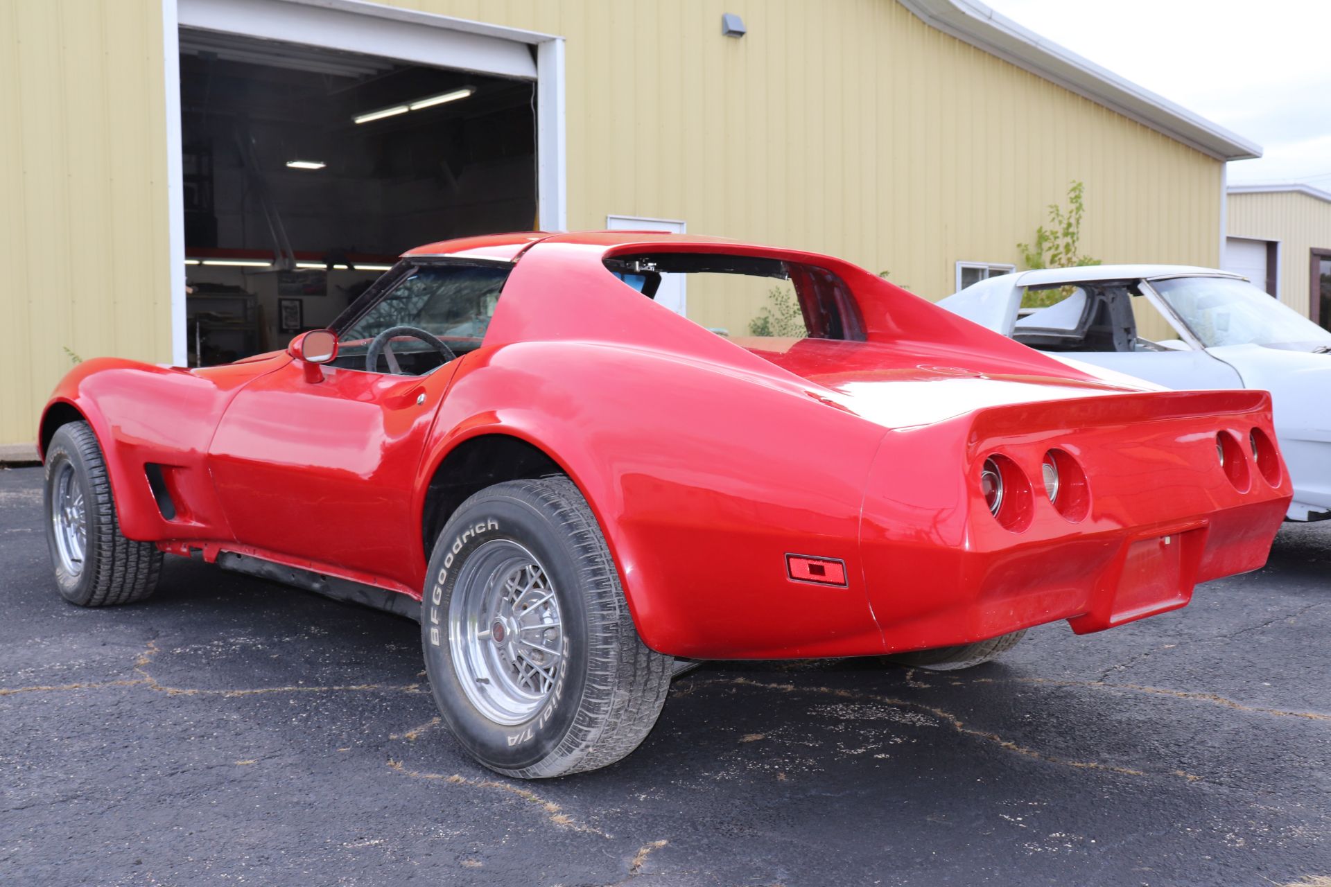 1977 Chevrolet Corvette, model Z37L, VIN #1Z37L7S404923, no interior, no seats - Image 4 of 9