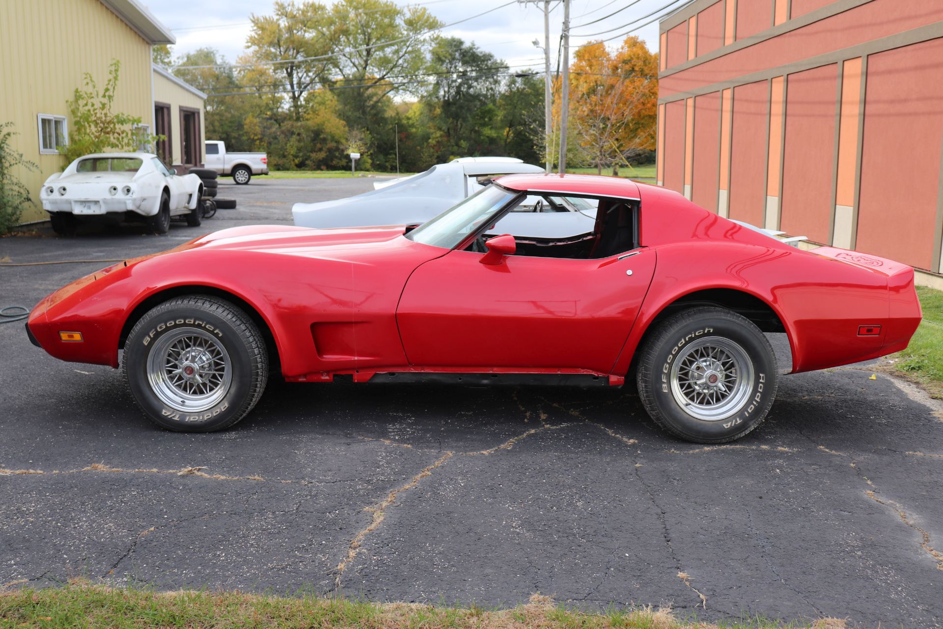 1977 Chevrolet Corvette, model Z37L, VIN #1Z37L7S404923, no interior, no seats - Image 3 of 9