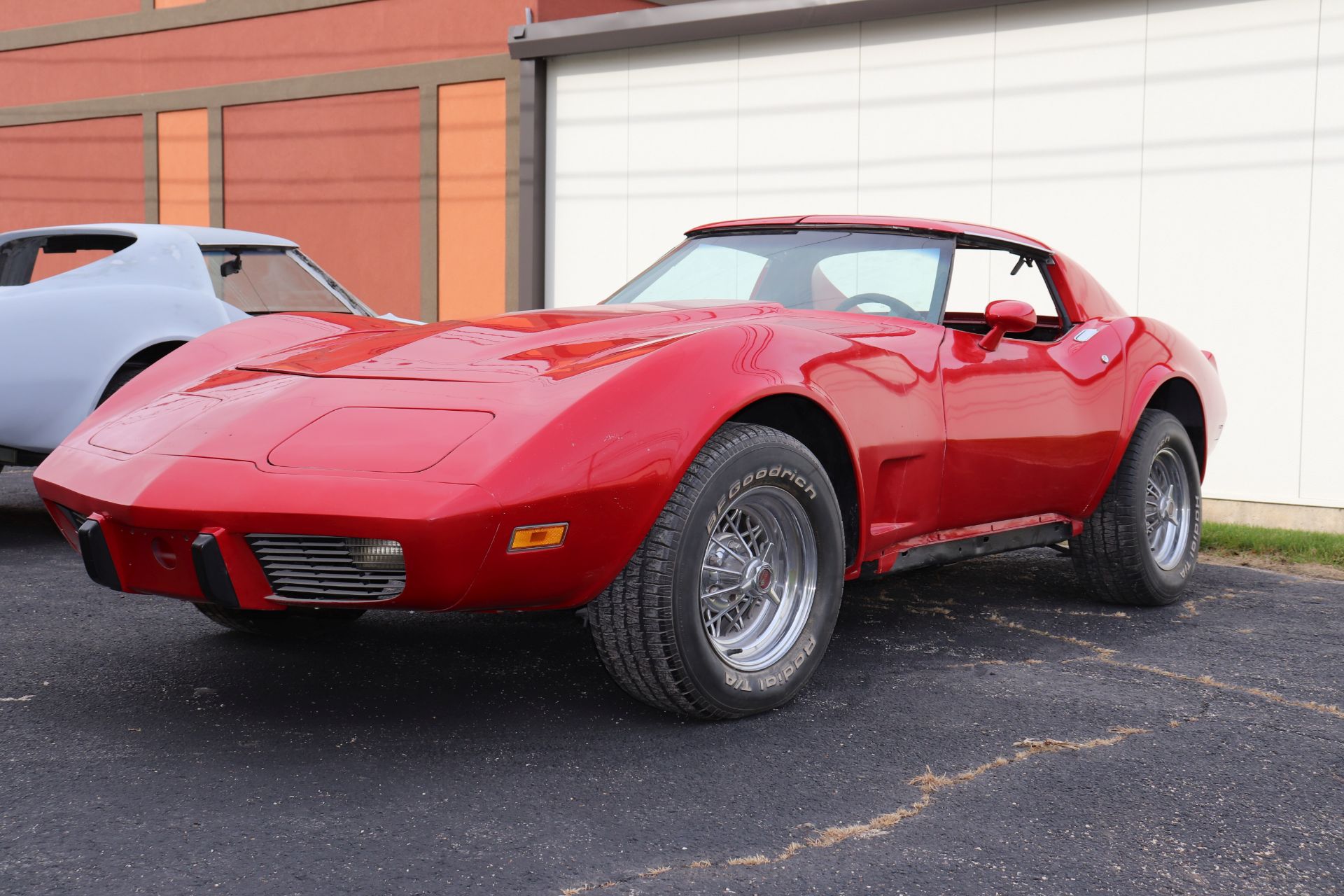 1977 Chevrolet Corvette, model Z37L, VIN #1Z37L7S404923, no interior, no seats - Image 2 of 9