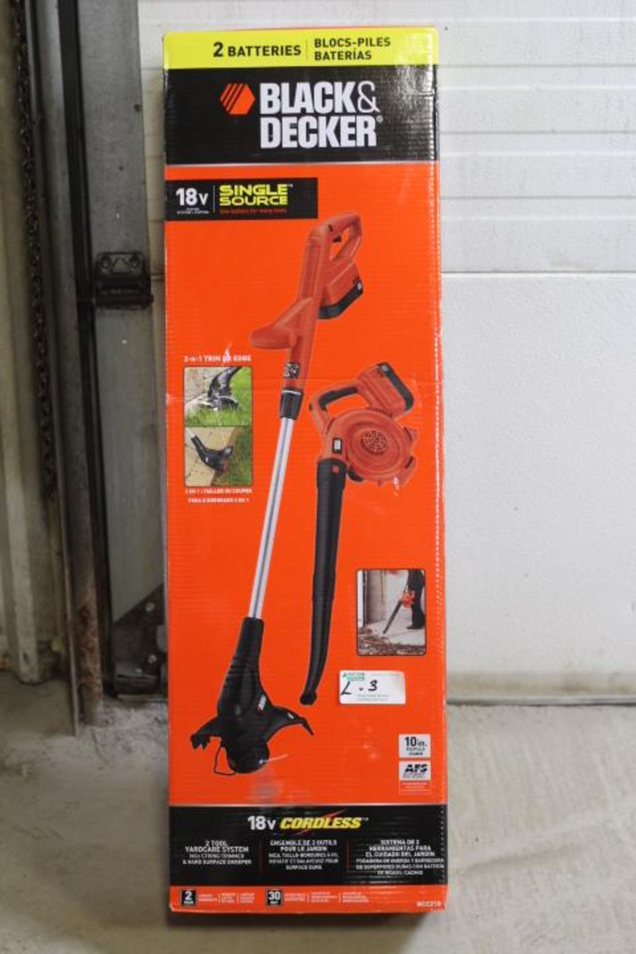 Black and Decker 18volt Trimmer + Blower (New)