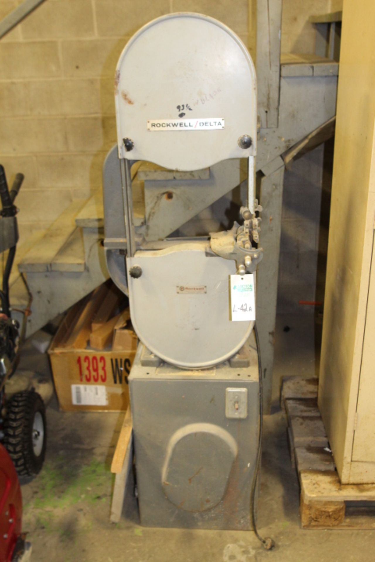 ROCKWELL DELTA BAND SAW - BROKEN TABLE MOUNT
